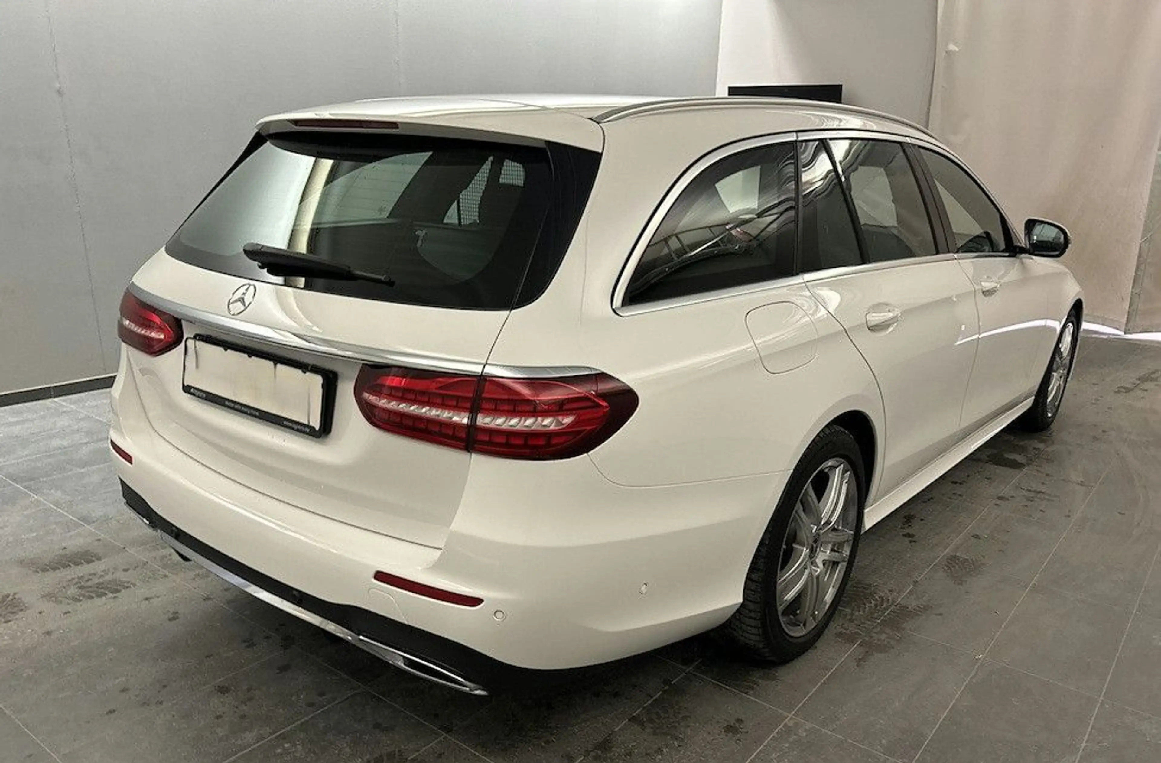 Mercedes-Benz E 220 d T 4Matic AMG-Line AHK 360° Kamera — photo 5