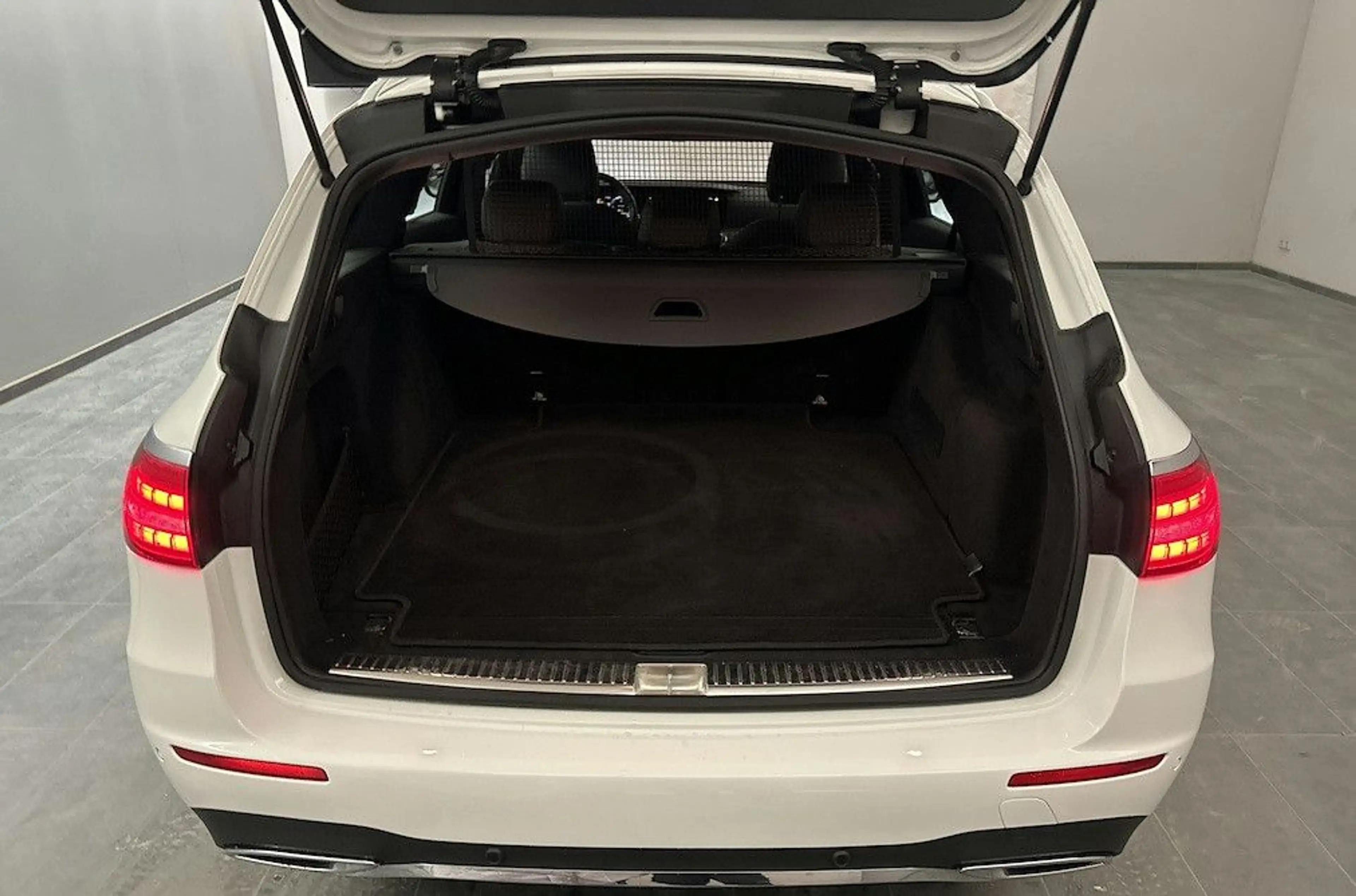 Mercedes-Benz E 220 d T 4Matic AMG-Line AHK 360° Kamera — photo 6
