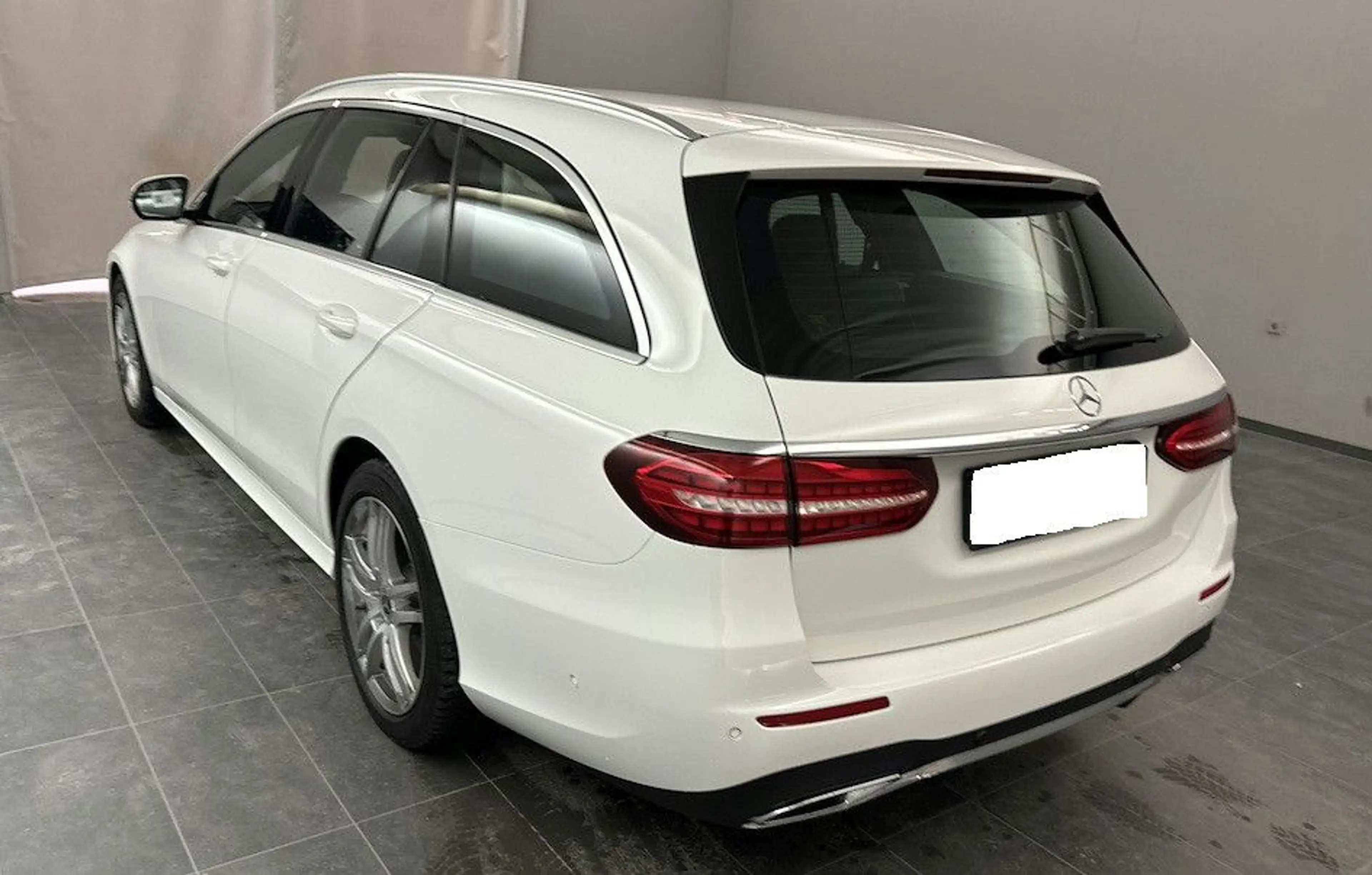 Mercedes-Benz E 220 d T 4Matic AMG-Line AHK 360° Kamera — photo 4