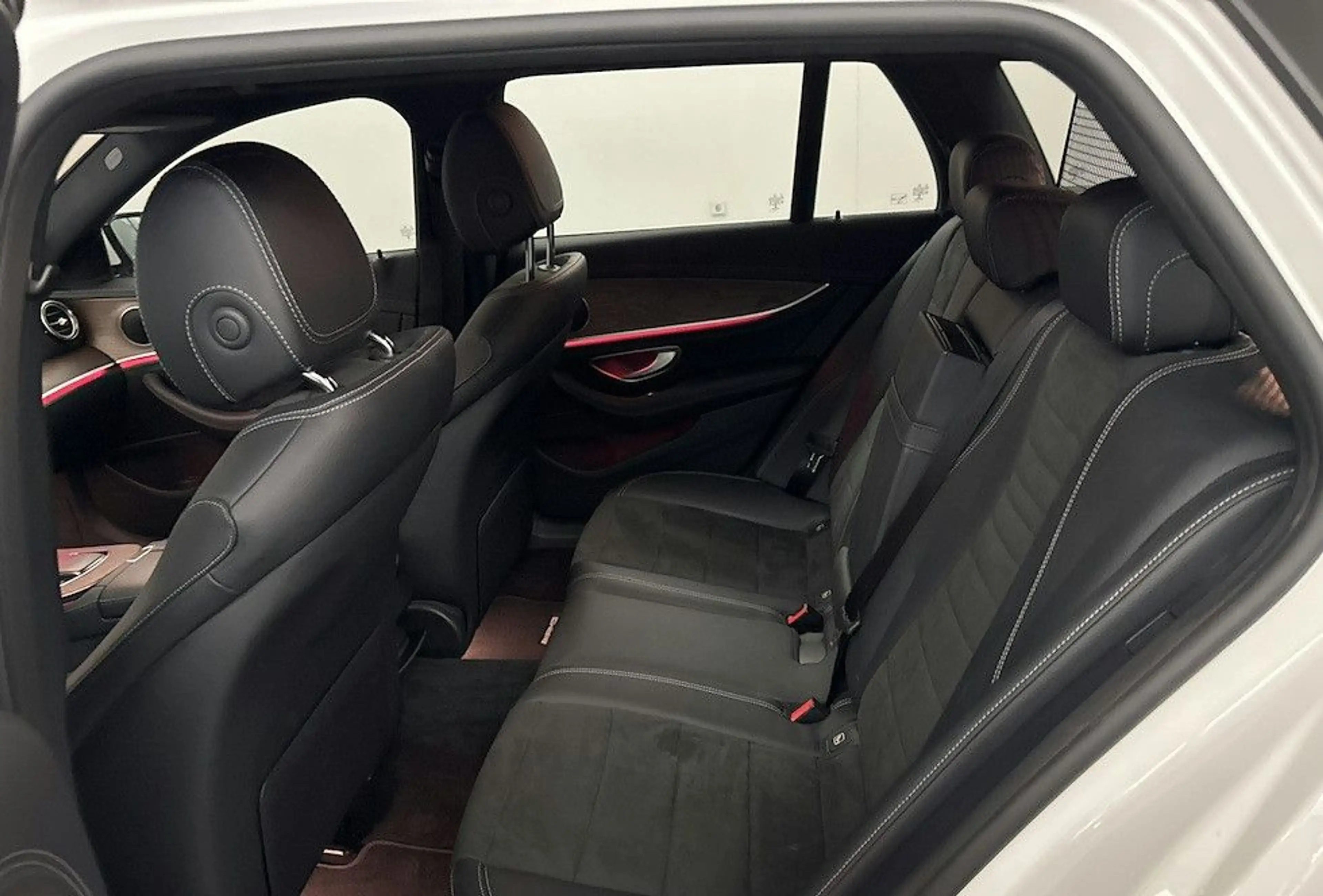 Mercedes-Benz E 220 d T 4Matic AMG-Line AHK 360° Kamera — photo 12
