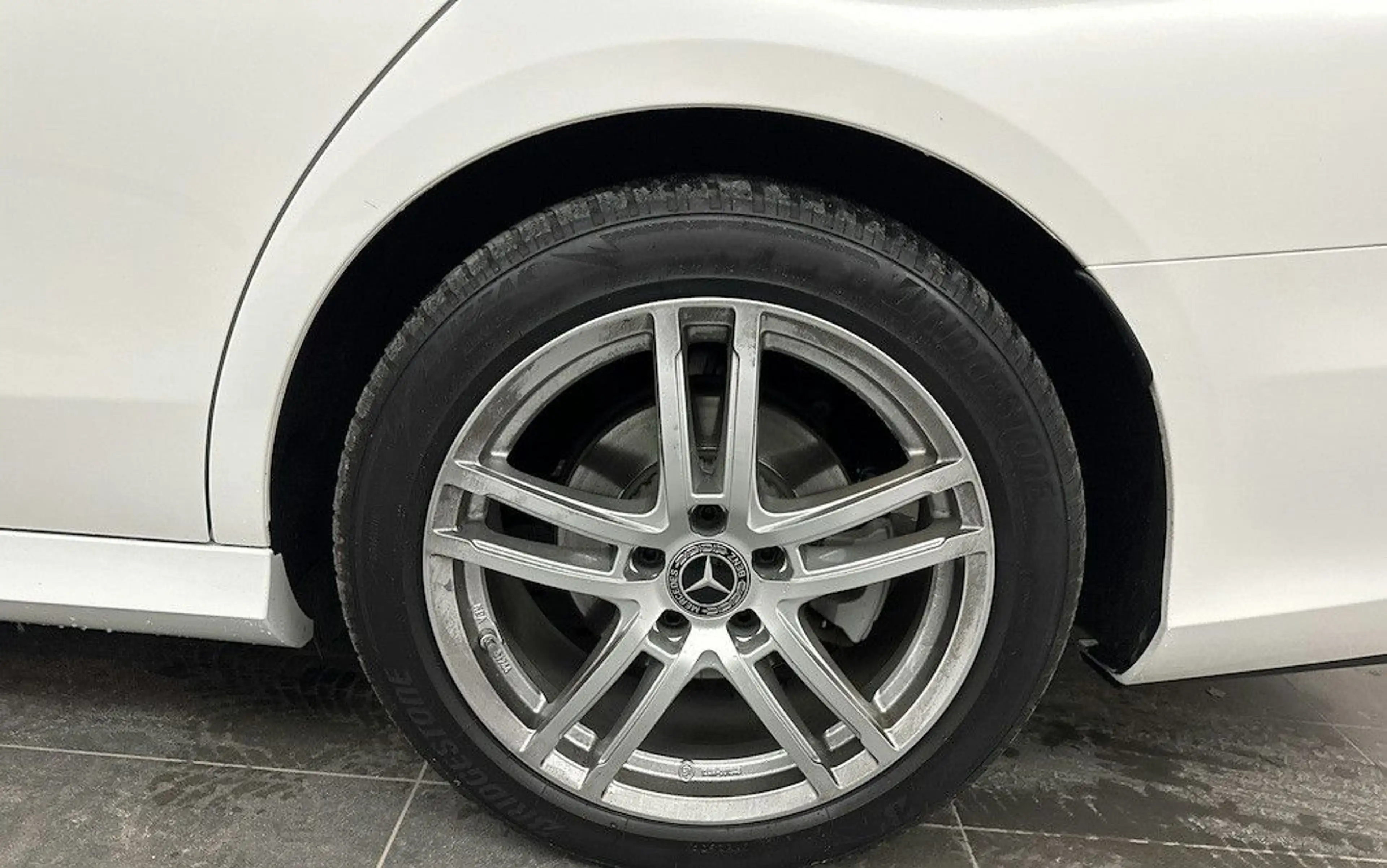 Mercedes-Benz E 220 d T 4Matic AMG-Line AHK 360° Kamera — photo 7