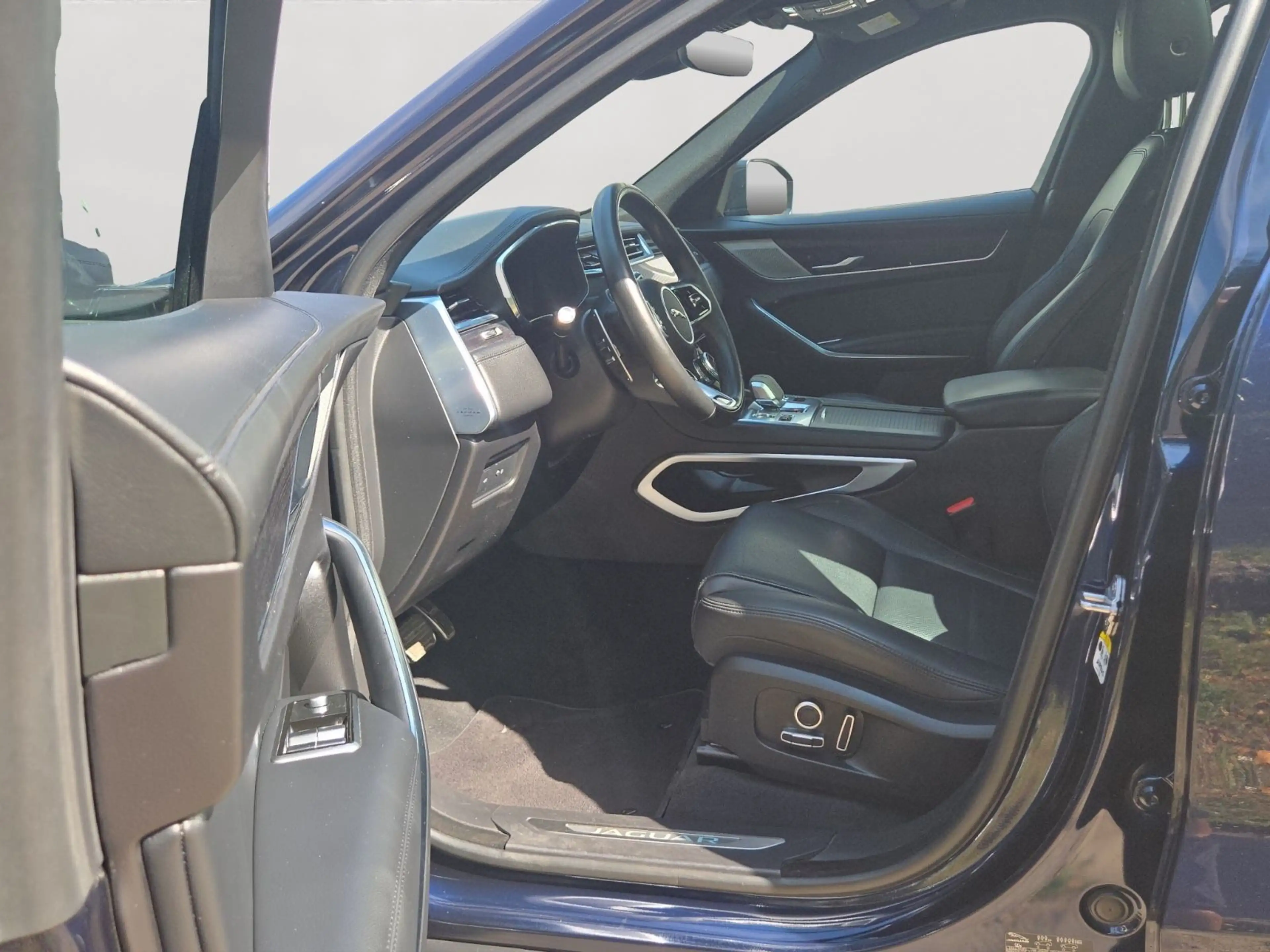 Jaguar F-Pace F-PACE AWD Leder/2PDC/e-Sitze/SHZ/SHD/Pano — photo 14