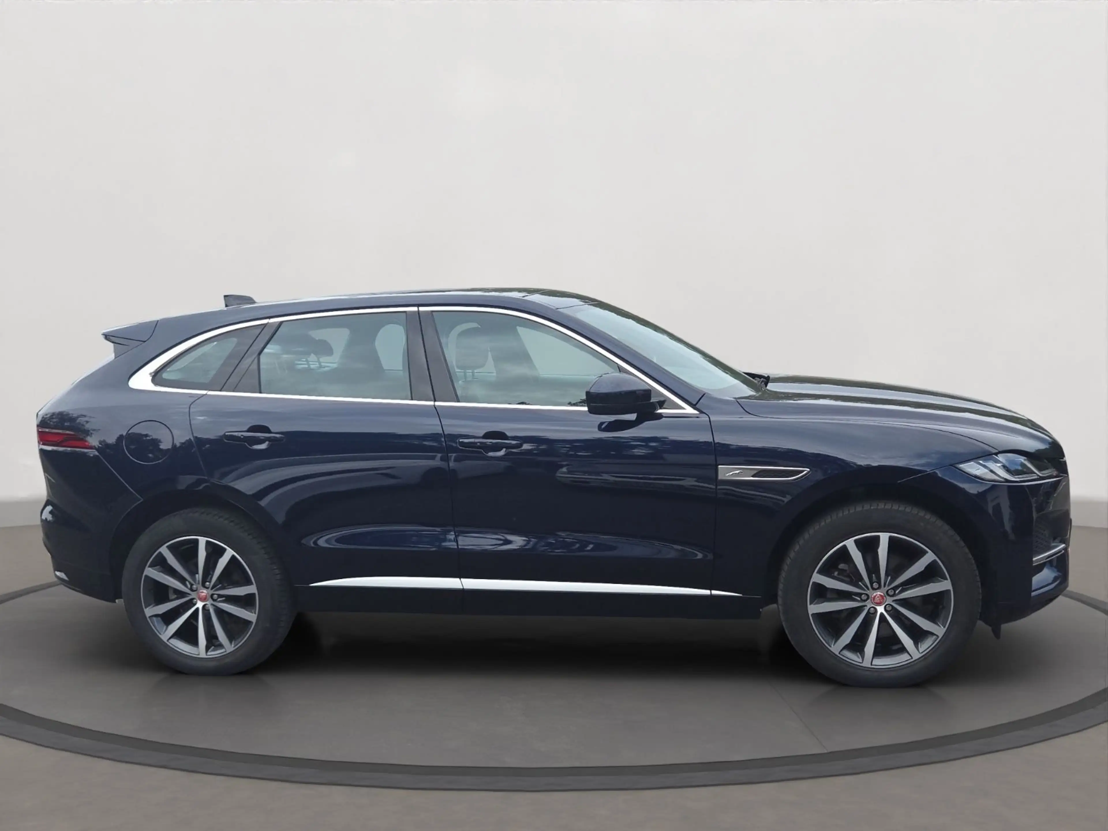 Jaguar F-Pace F-PACE AWD Leder/2PDC/e-Sitze/SHZ/SHD/Pano — photo 6