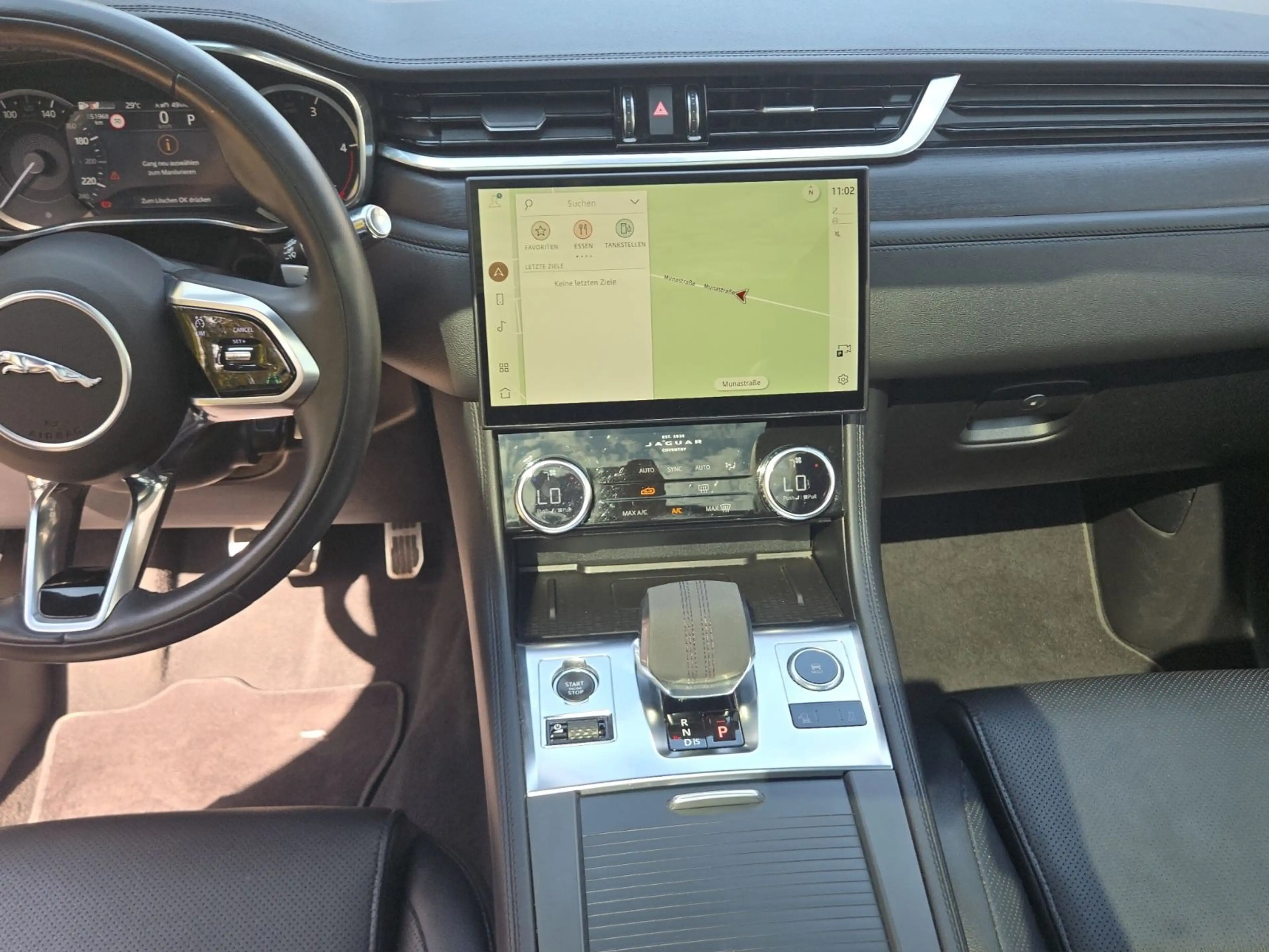 Jaguar F-Pace F-PACE AWD Leder/2PDC/e-Sitze/SHZ/SHD/Pano — photo 9