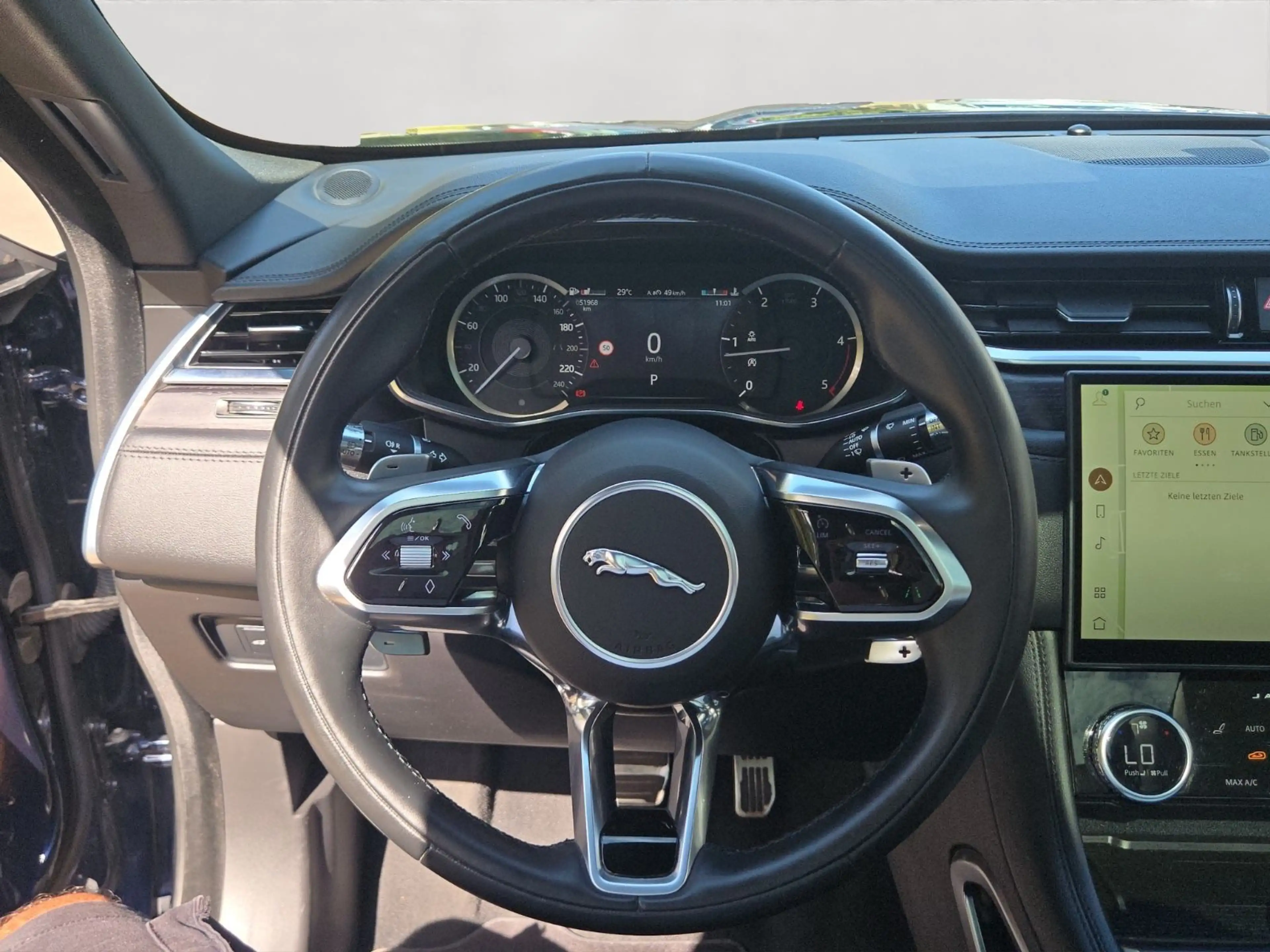 Jaguar F-Pace F-PACE AWD Leder/2PDC/e-Sitze/SHZ/SHD/Pano — photo 11