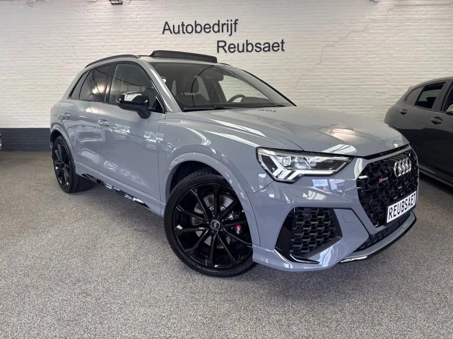 Audi RS Q3 2.5 Tfsi 400Pk RS Panodak Carbon Clima Navi CarPla Grijs - 1