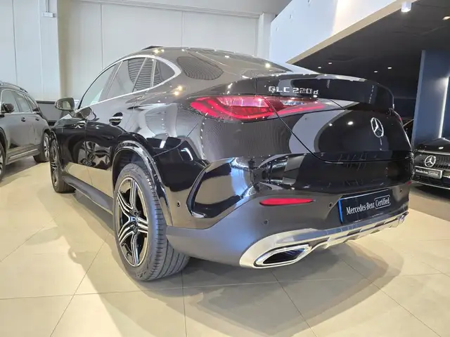 Mercedes-Benz 220 view 5