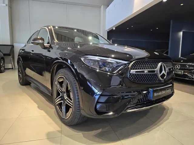 Mercedes-Benz 220 view 4