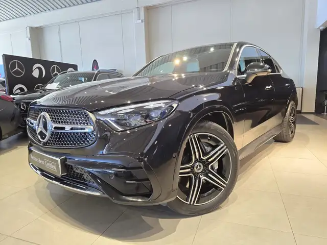 Mercedes-Benz 220 view 2