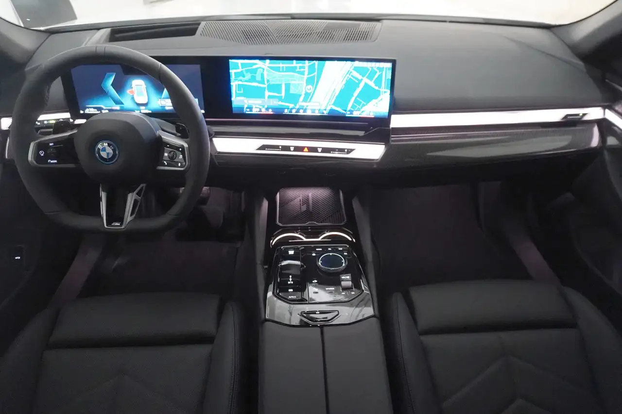 BMW 5 Series 2026 — фото 10