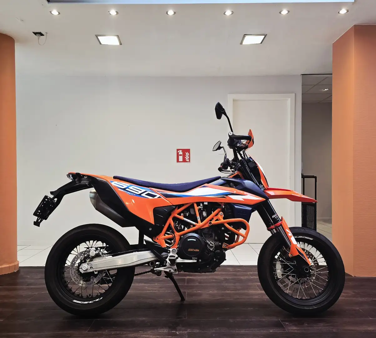 KTM 690 SMC R Oranje - 1