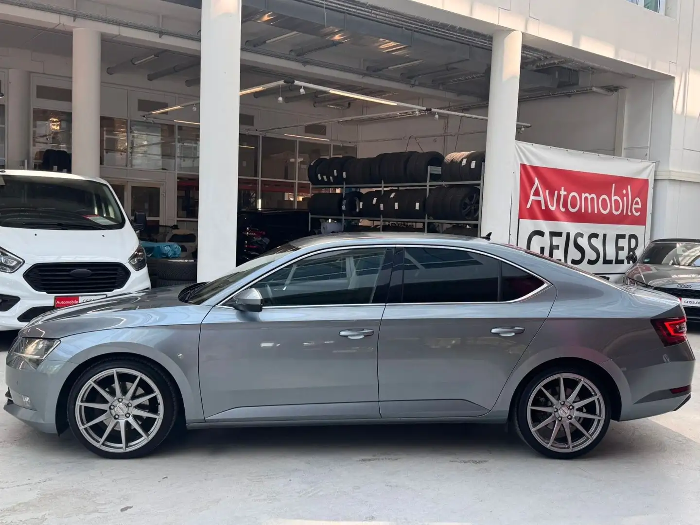 Skoda Superb Lim 2.0 TDI DSG+NAVI+XENON+MEMORY+AHK+APP Blau - 2
