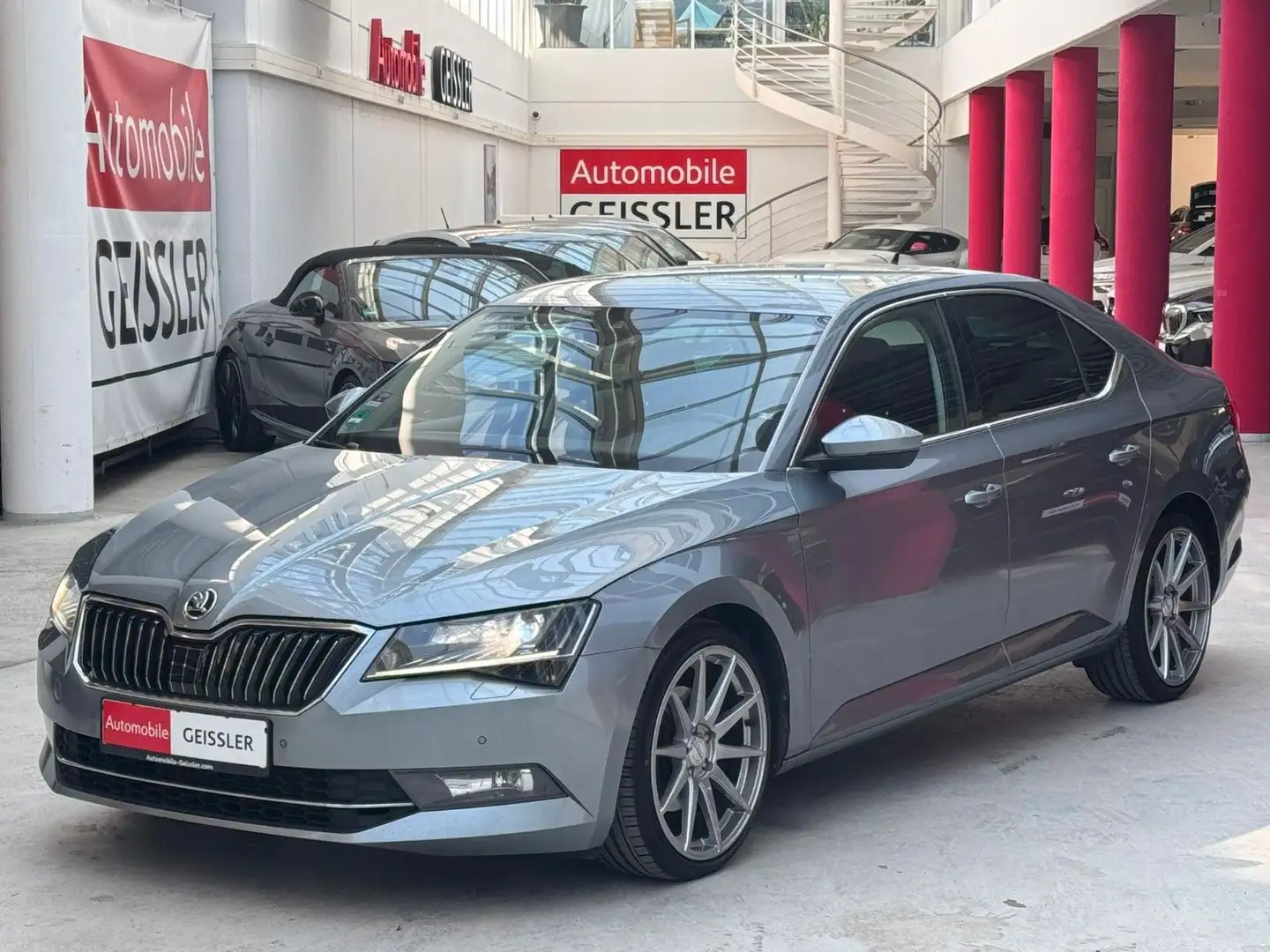 Skoda Superb Lim 2.0 TDI DSG+NAVI+XENON+MEMORY+AHK+APP Blau - 1