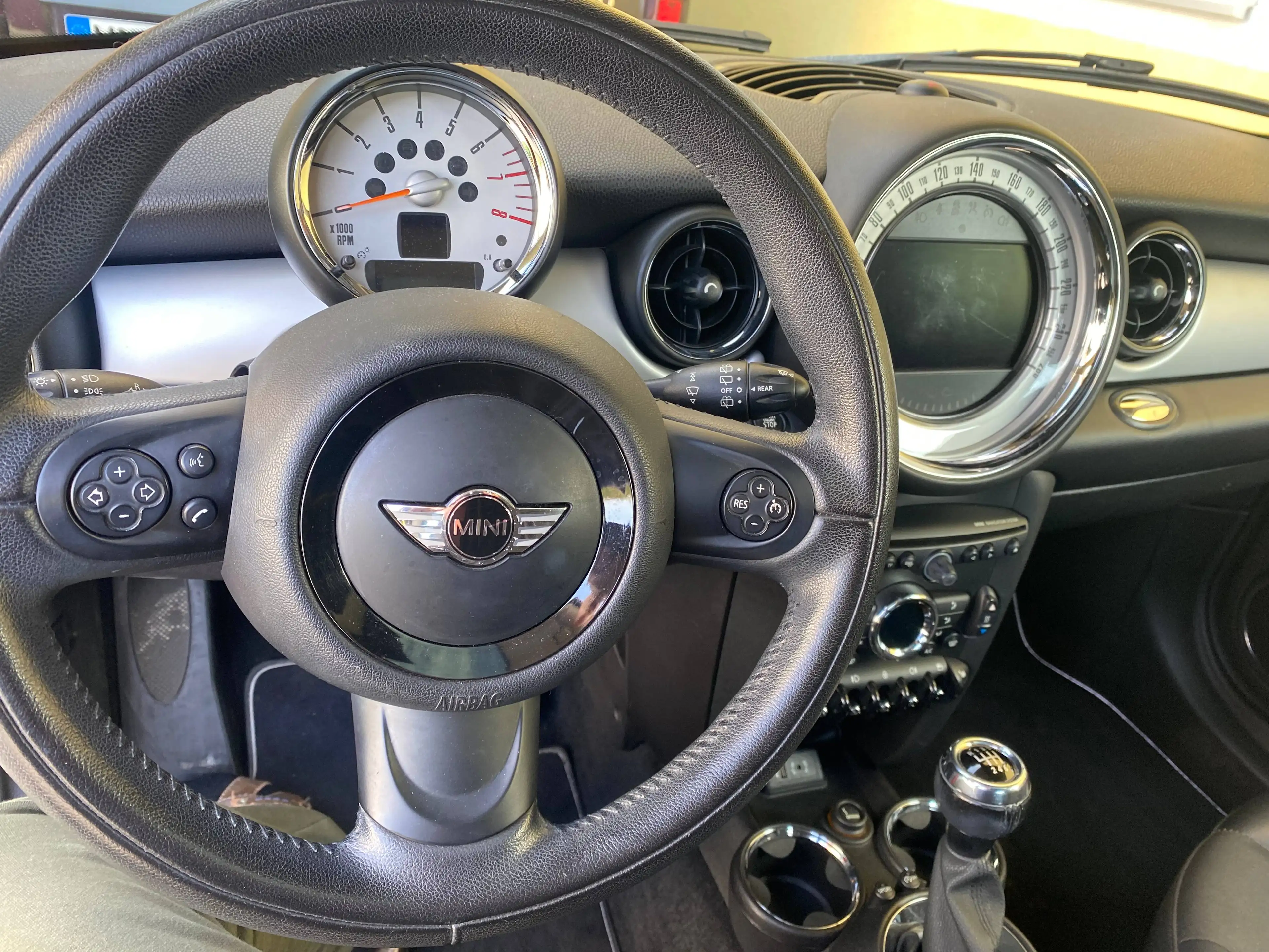 MINI One Cooper — photo 6
