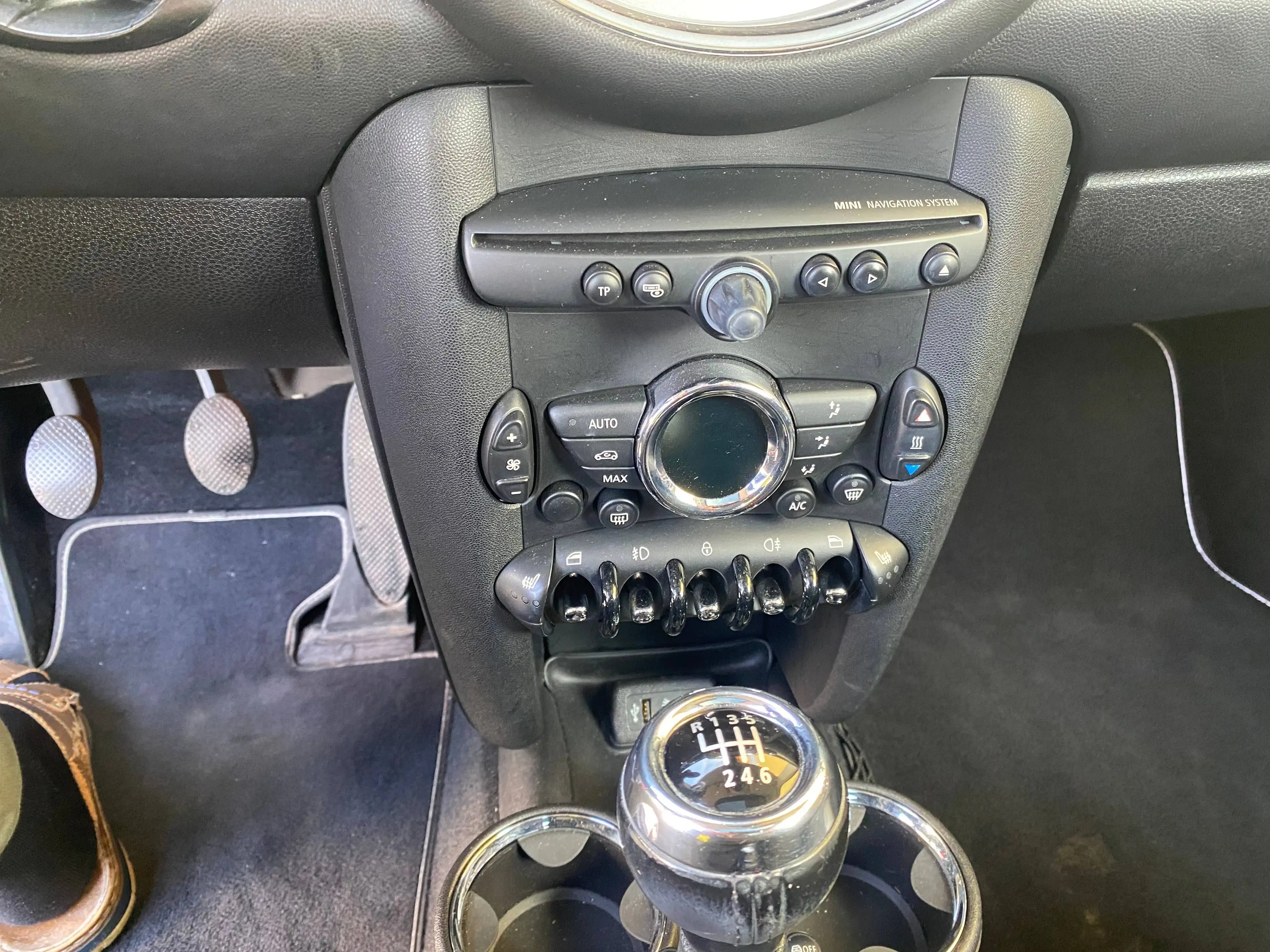 MINI One Cooper — photo 7