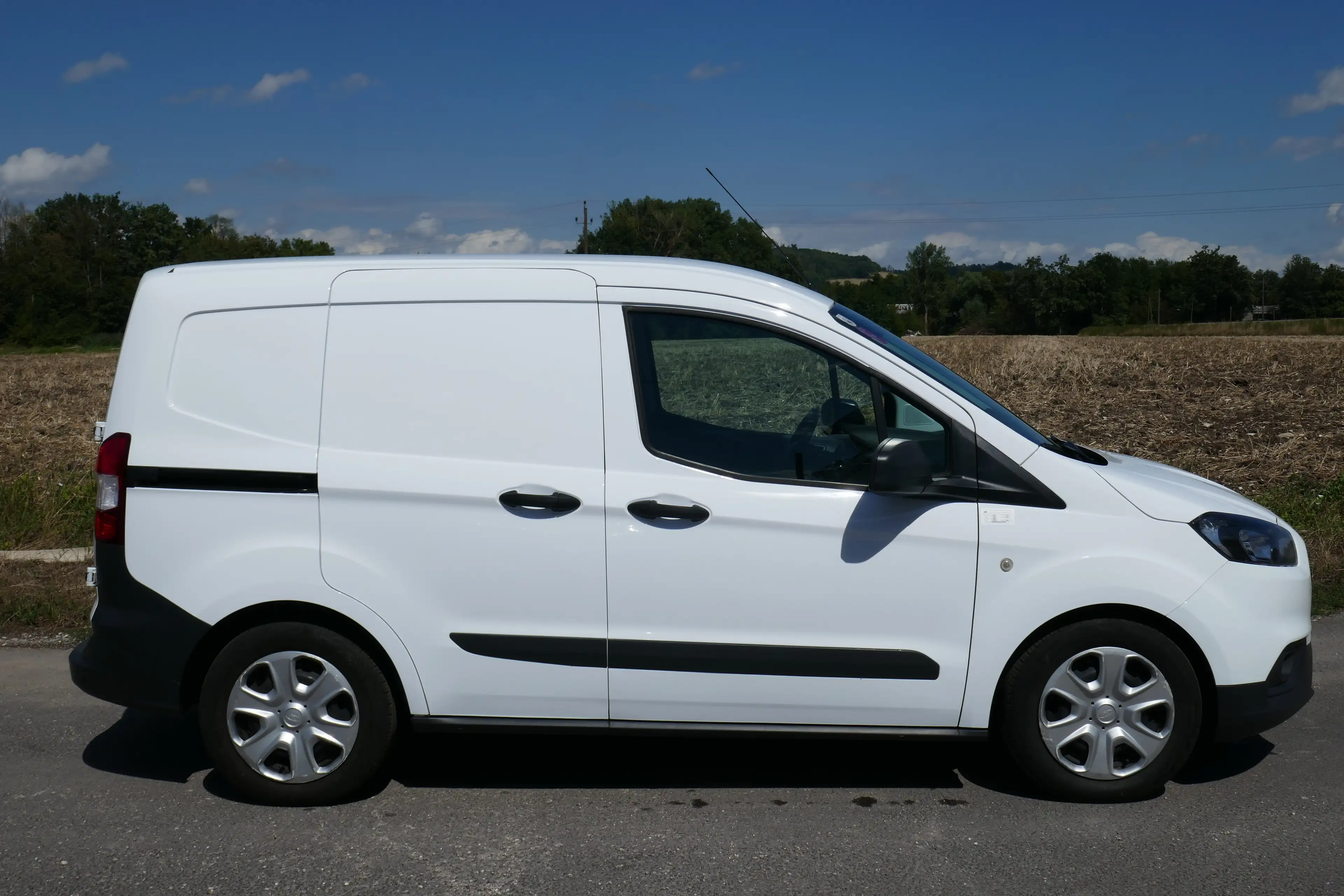 Ford Transit Courier Trend — photo 3