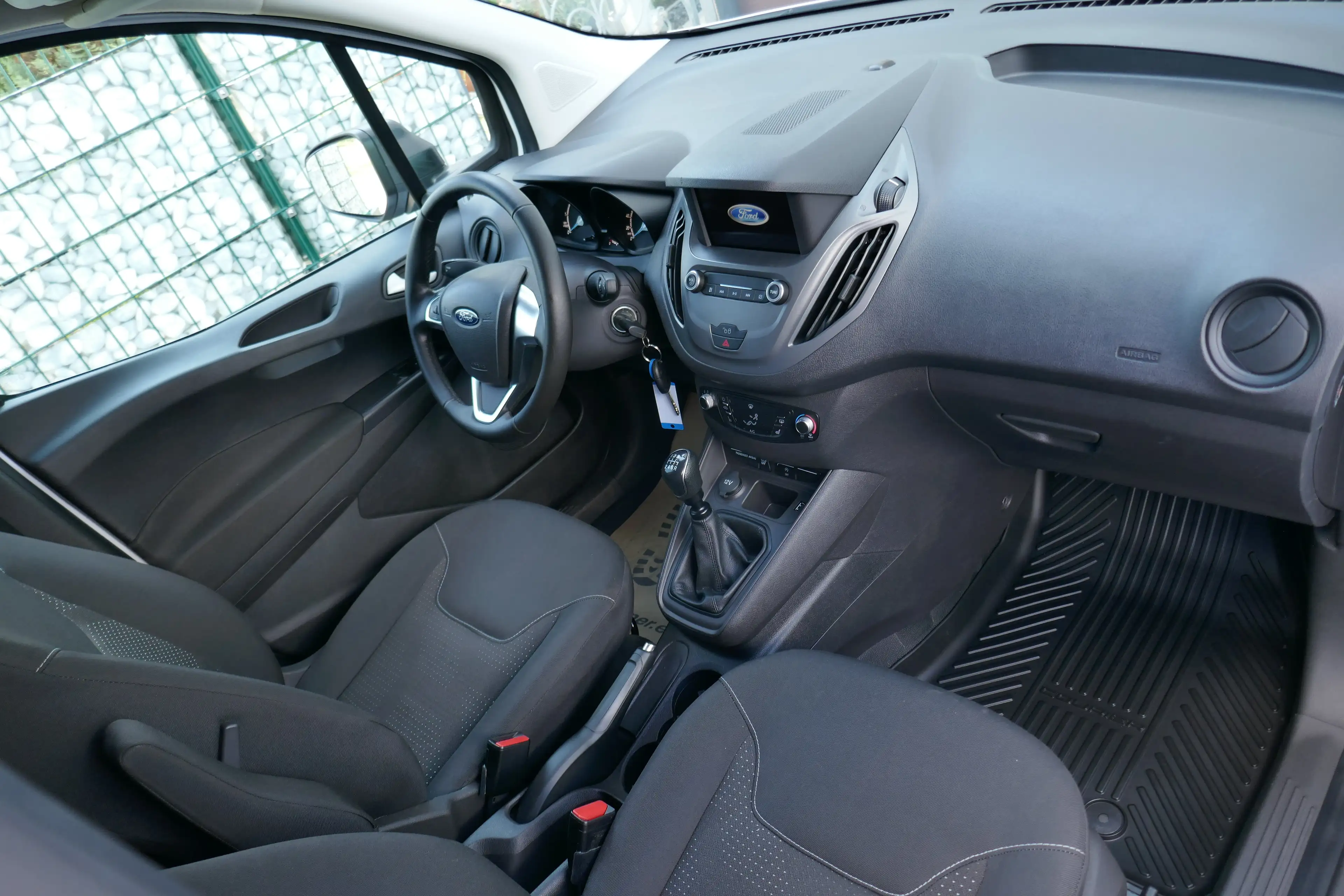 Ford Transit Courier Trend — photo 11