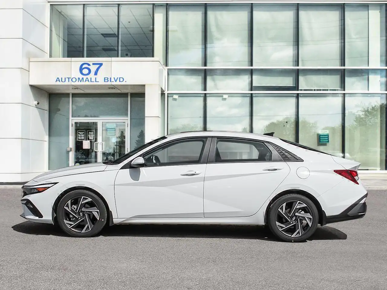 Hyundai ELANTRA снимка Hyundai ELANTRA