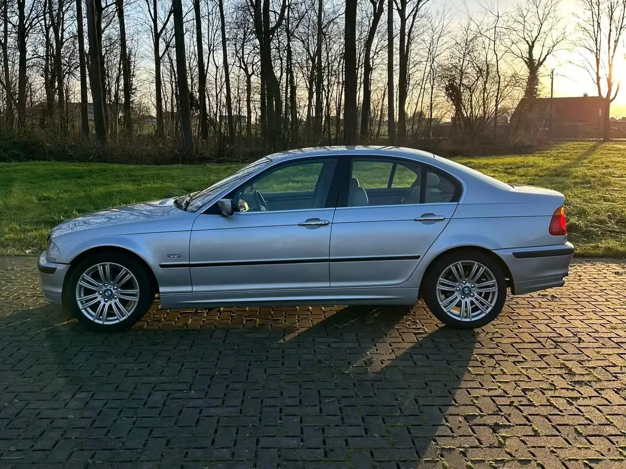 BMW 323iA, foto 1