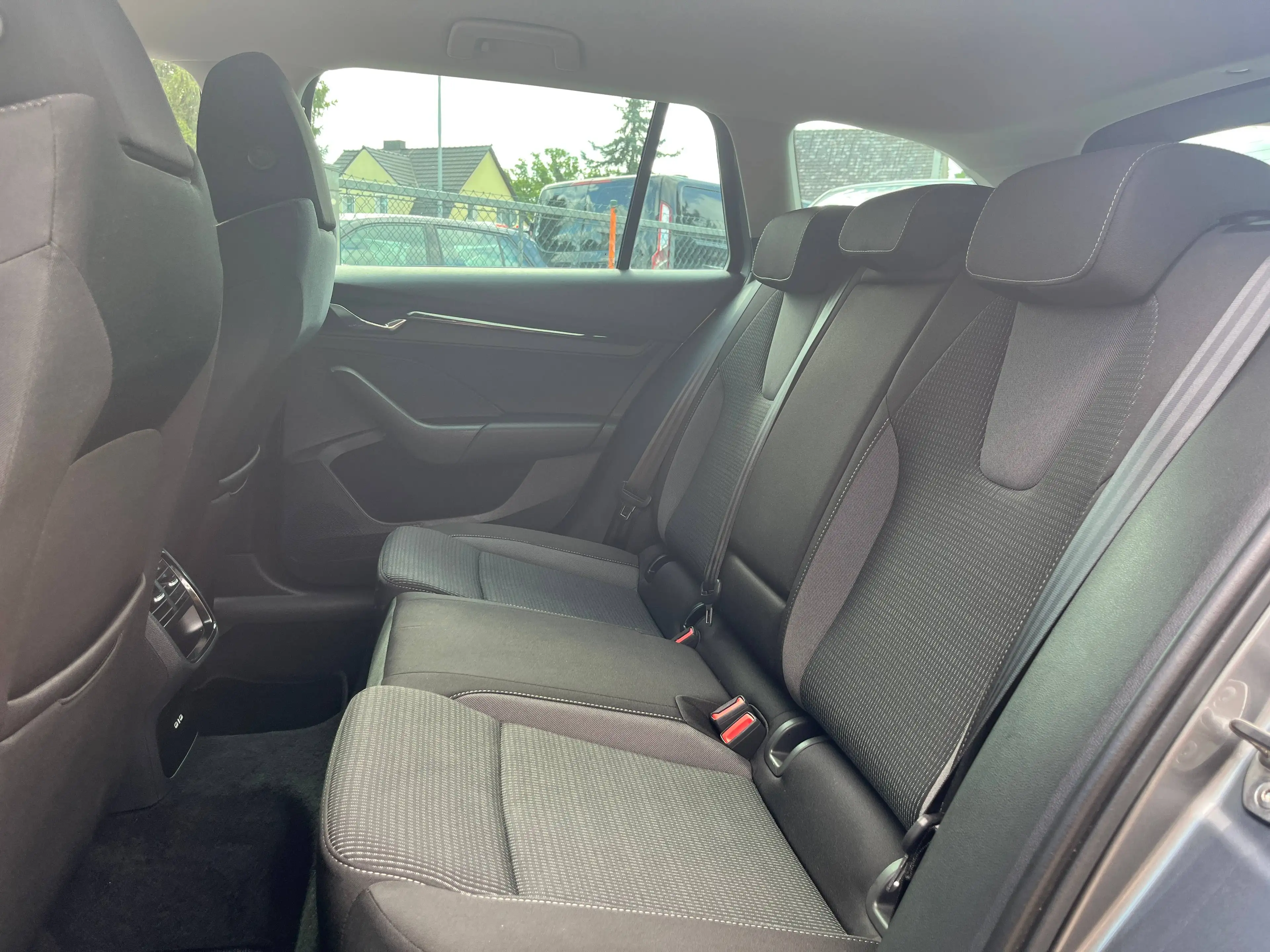 Skoda Octavia Kamera - Sitzh. - AHK - LED — photo 14
