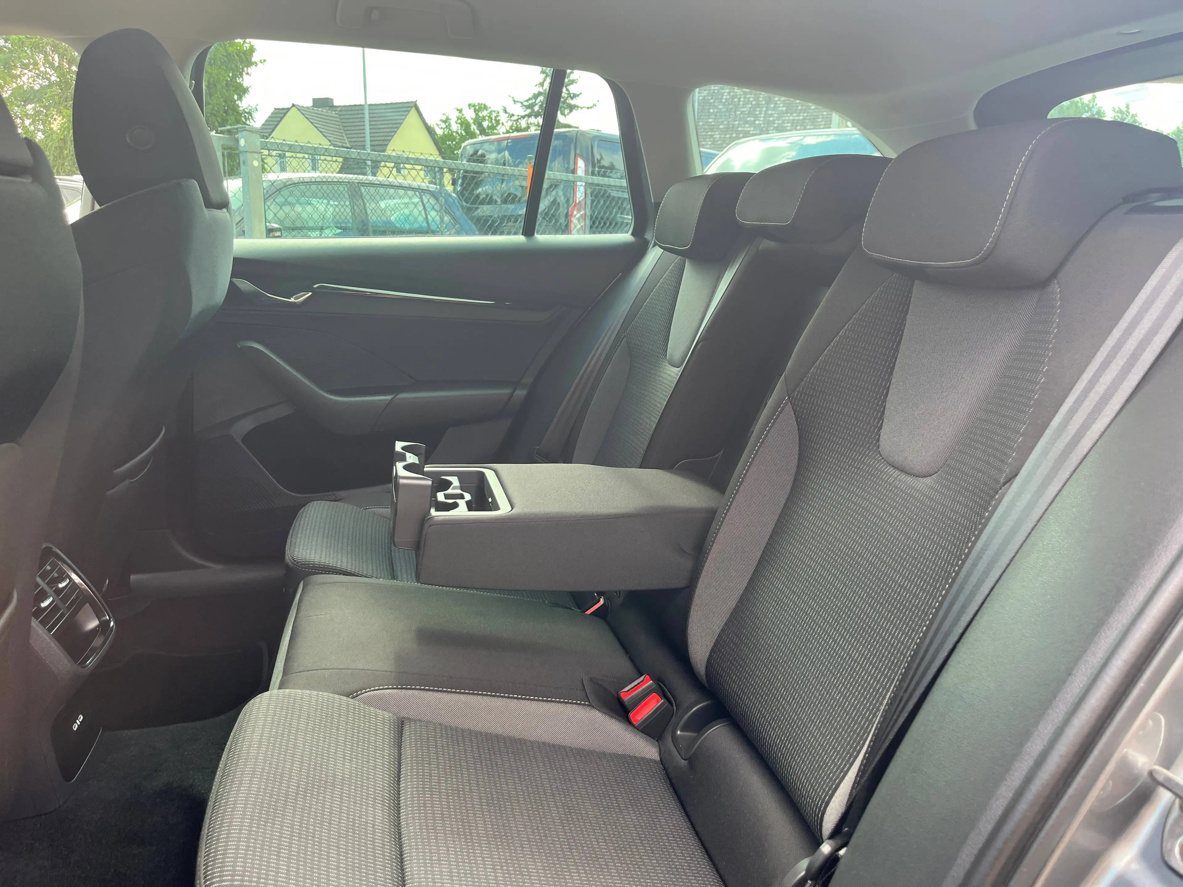 Skoda Octavia Kamera - Sitzh. - AHK - LED — photo 15
