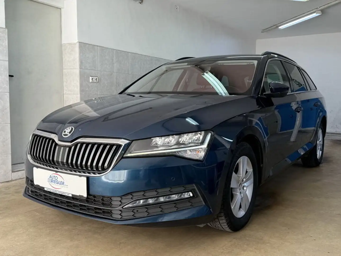 Skoda Superb Ambition DSG ''LED-Navi-Sportsitze-PDC-AHK'' Blau - 1