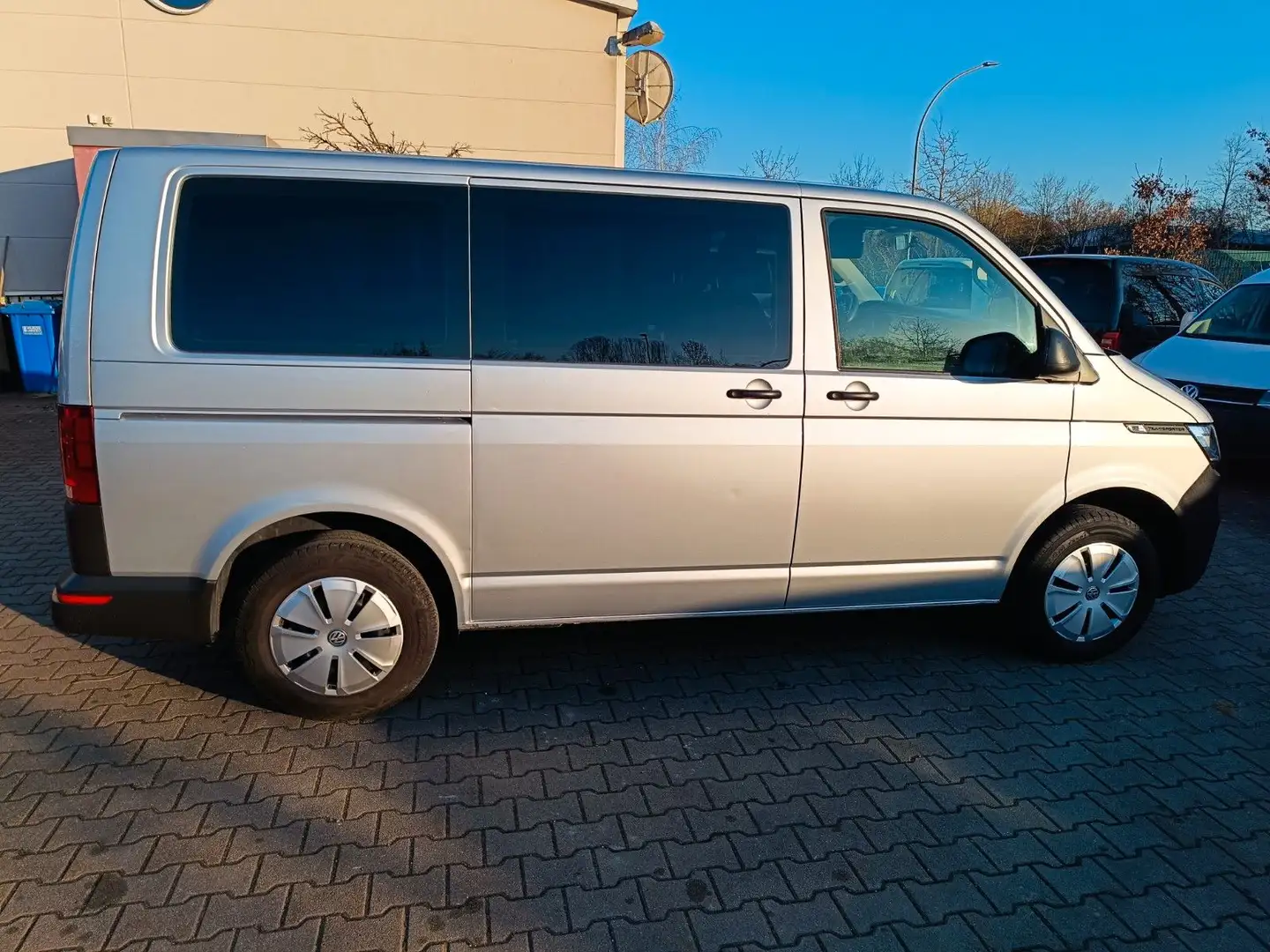 Volkswagen T6 Kombi T6.1 2.0 TDI Srebrny - 2