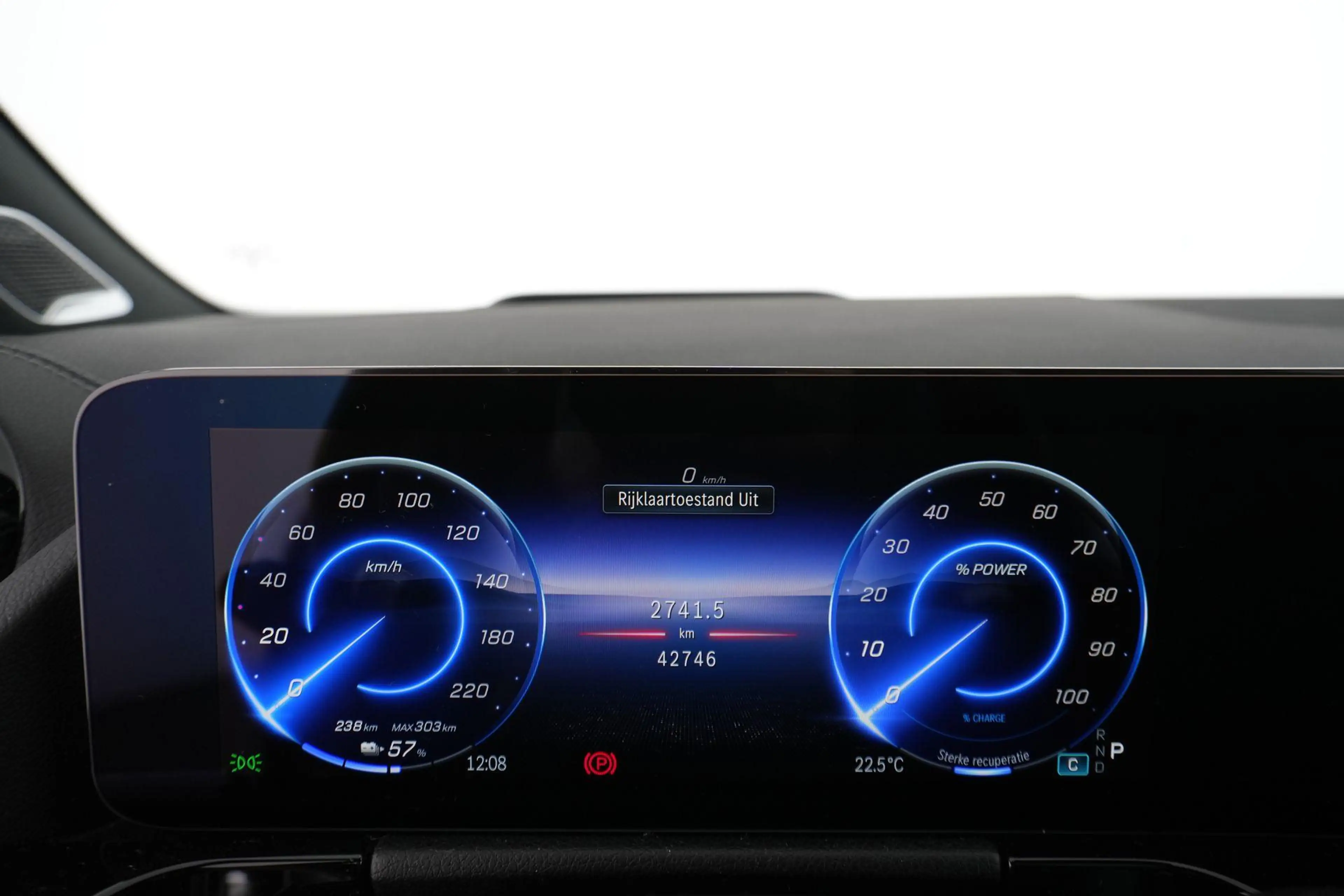Mercedes-Benz EQA 250 250+ AMG Line - Pack Premium Plus — photo 14