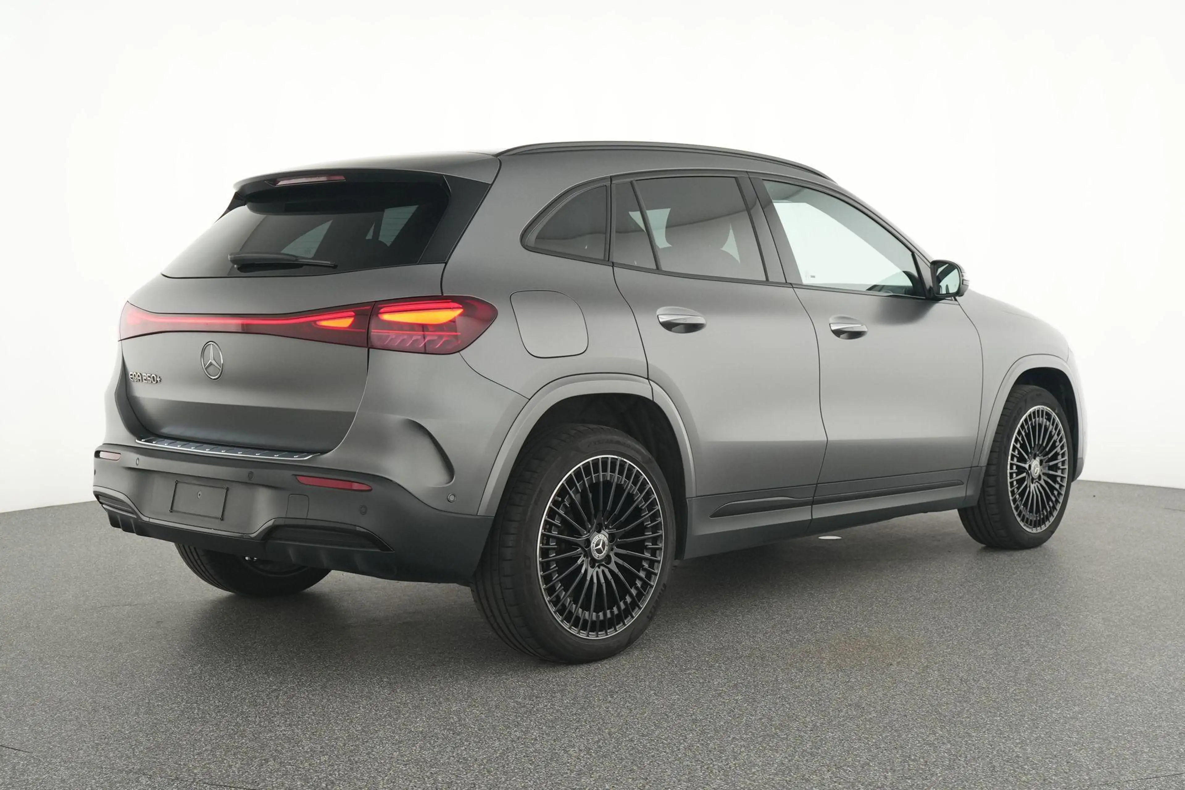 Mercedes-Benz EQA 250 250+ AMG Line - Pack Premium Plus — photo 4