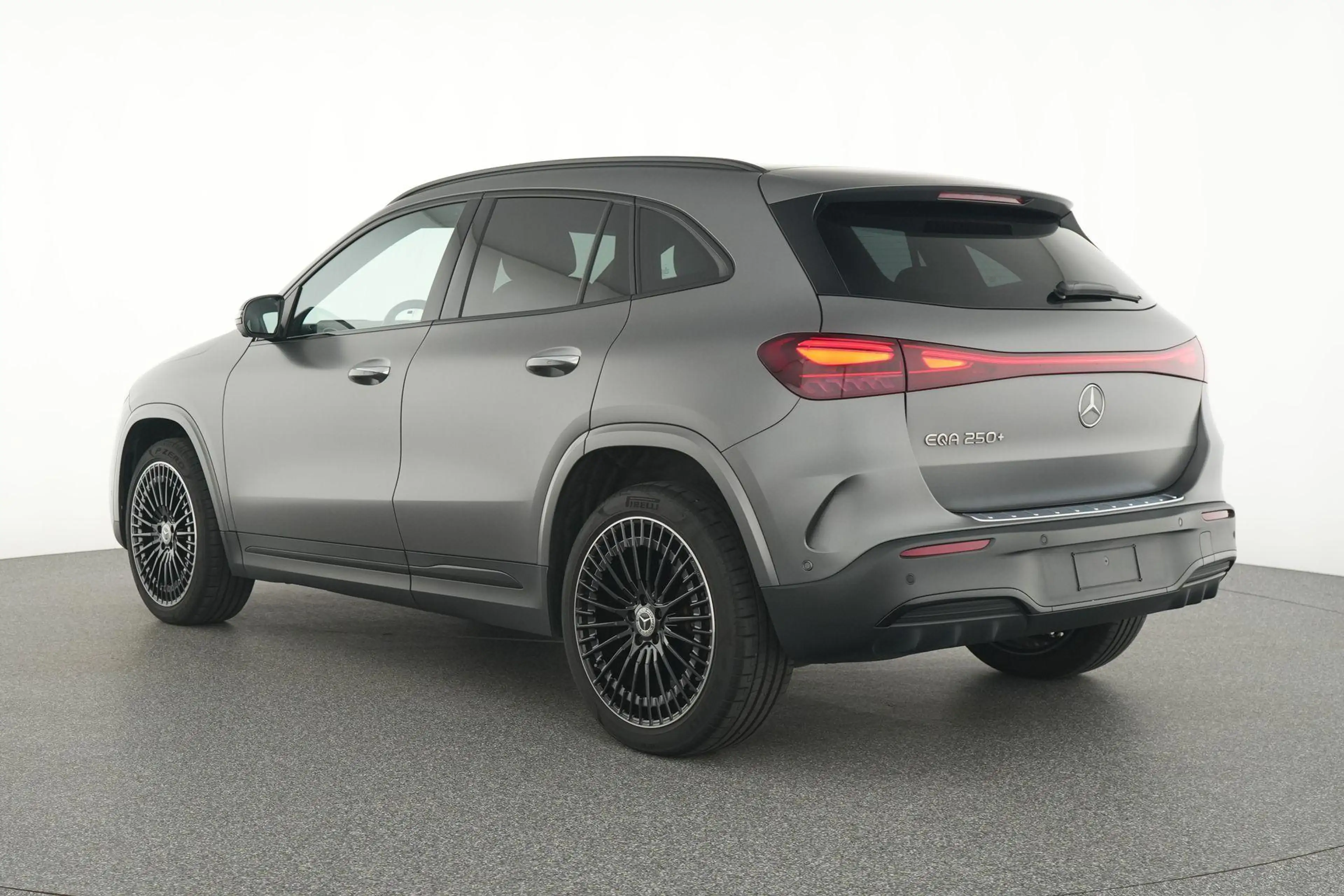 Mercedes-Benz EQA 250 250+ AMG Line - Pack Premium Plus — photo 3