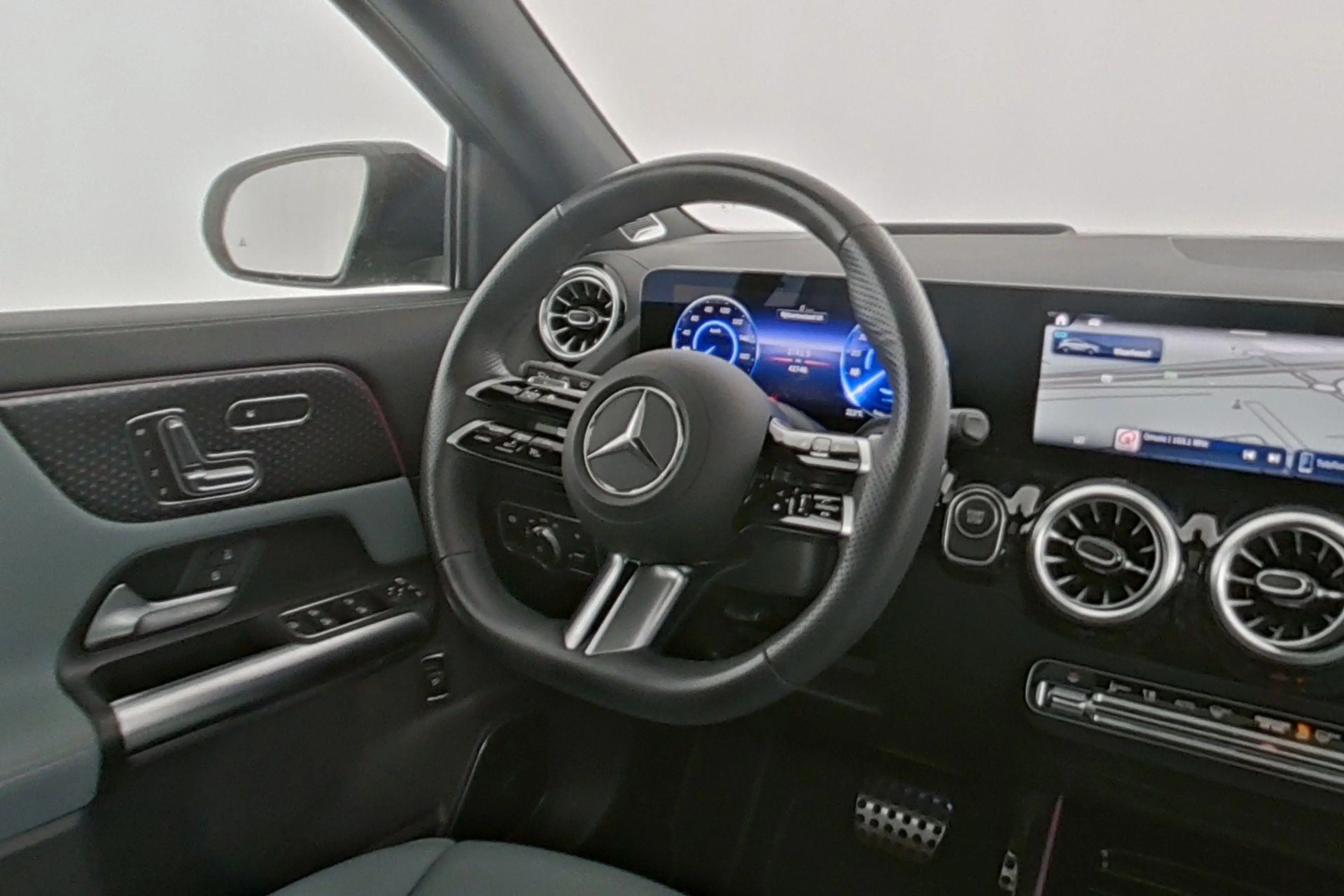 Mercedes-Benz EQA 250 250+ AMG Line - Pack Premium Plus — photo 13