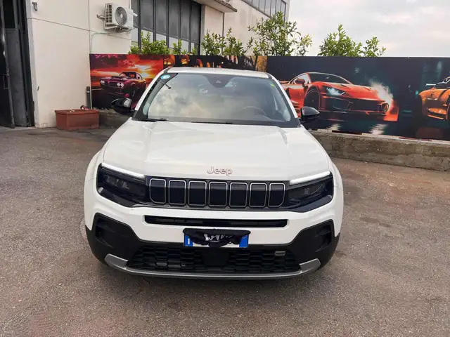 Jeep Avenger view 3