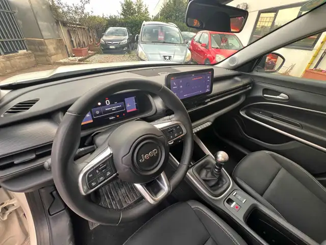 Jeep Avenger view 9