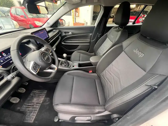 Jeep Avenger view 8