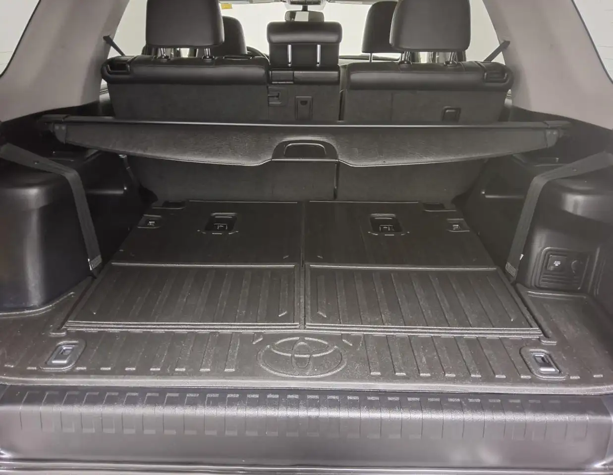 Toyota 4-Runner снимка Toyota 4-Runner