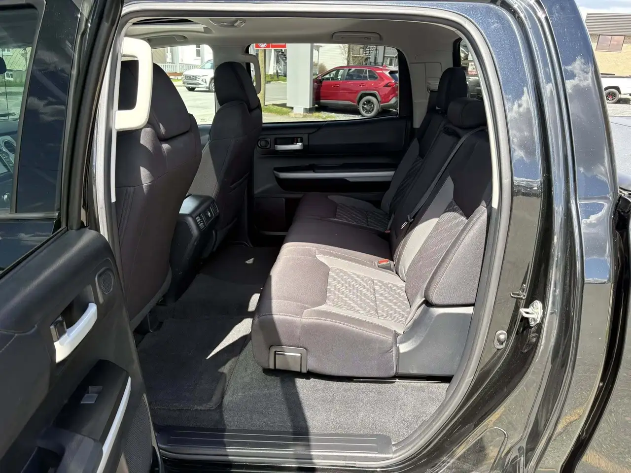Toyota Tundra снимка Toyota Tundra