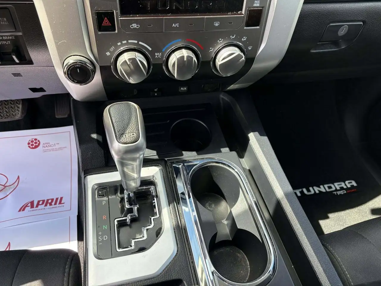 Toyota Tundra снимка Toyota Tundra