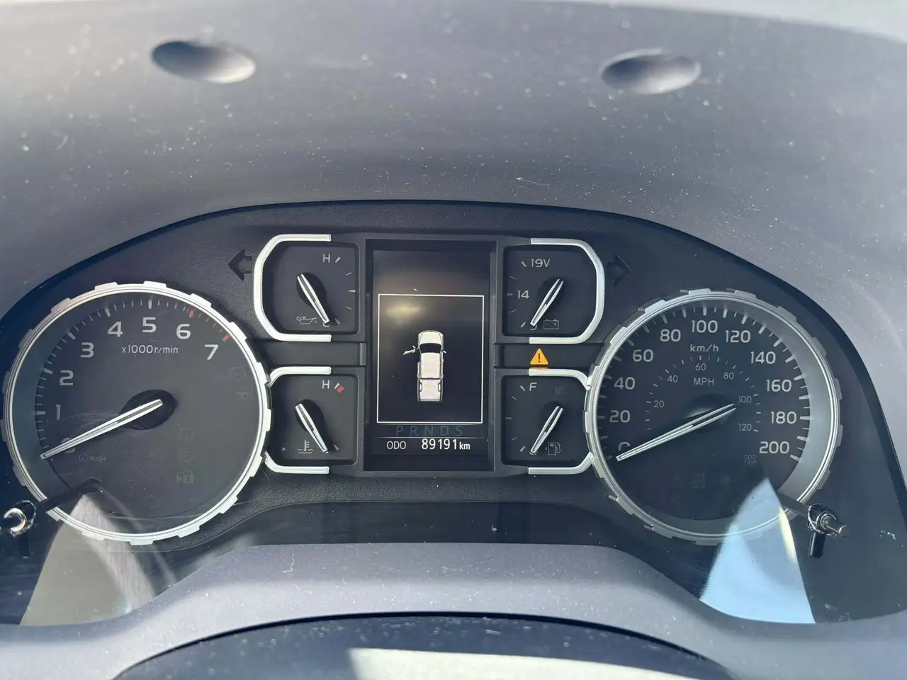 Toyota Tundra снимка Toyota Tundra