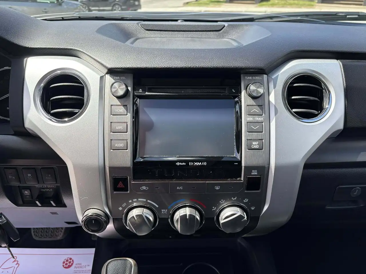 Toyota Tundra снимка Toyota Tundra