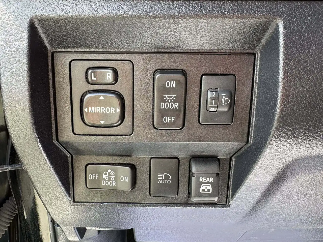 Toyota Tundra снимка Toyota Tundra