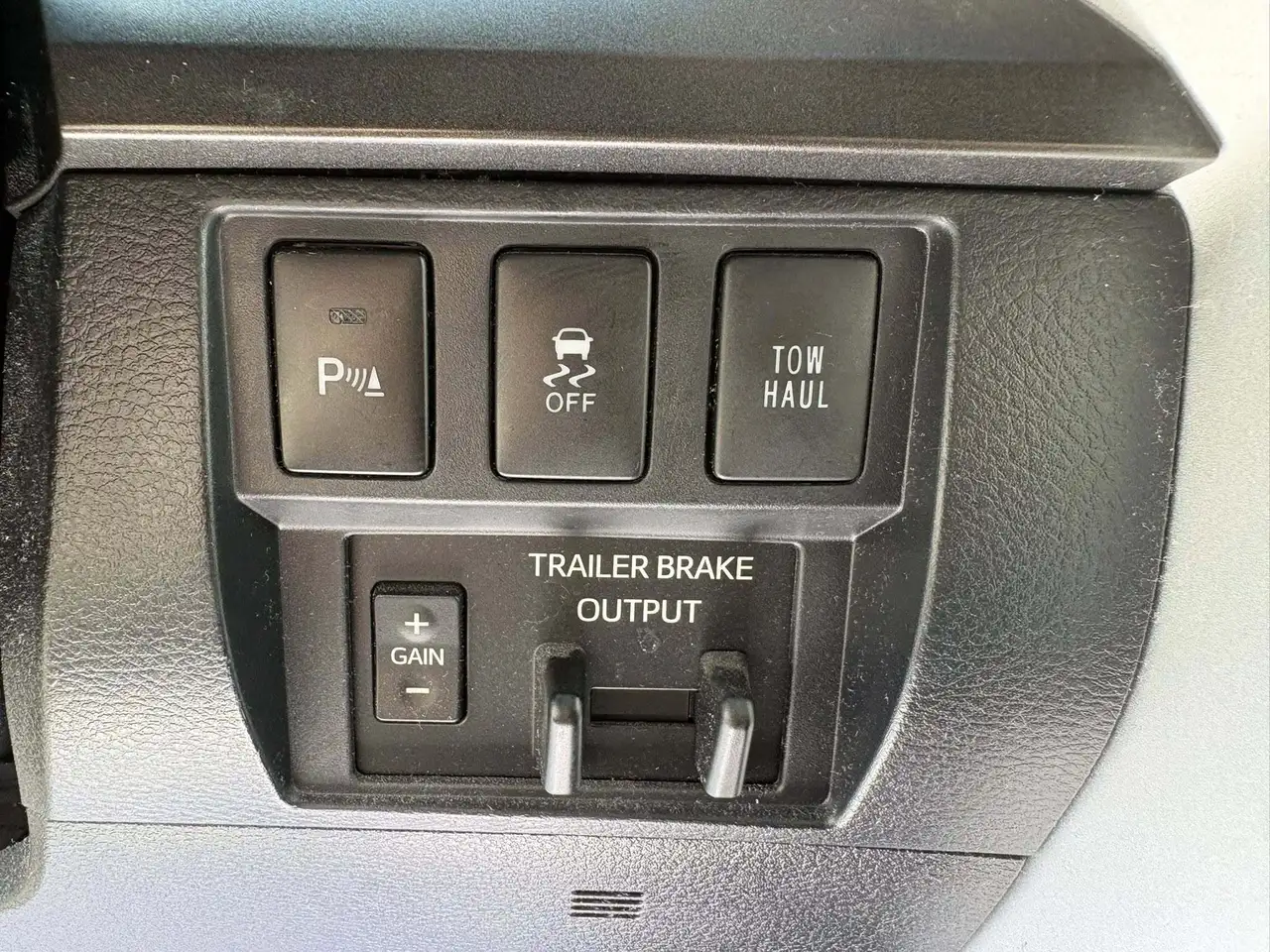 Toyota Tundra снимка Toyota Tundra