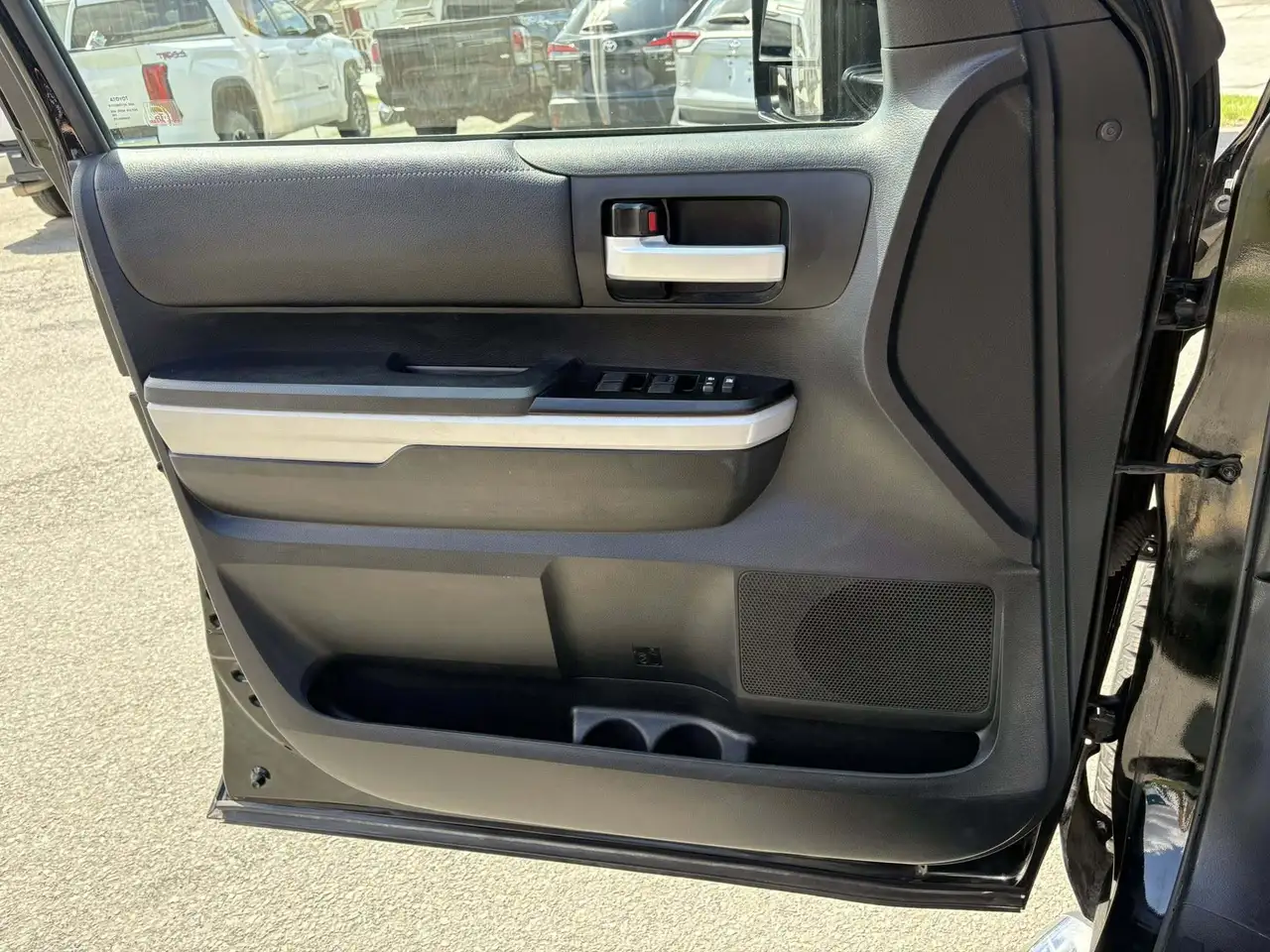 Toyota Tundra снимка Toyota Tundra