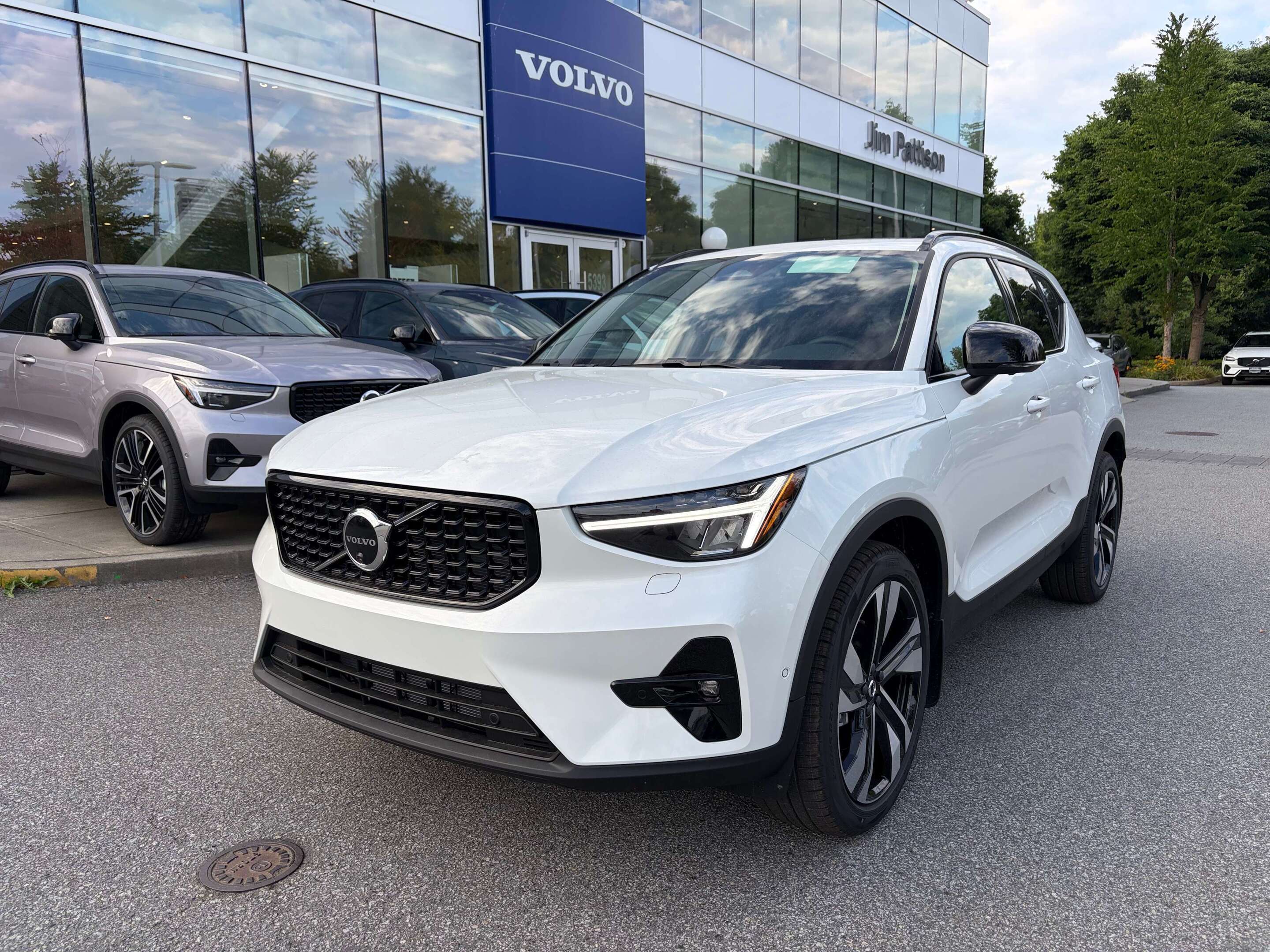  2026 Volvo XC40 B5 Plus AWD   