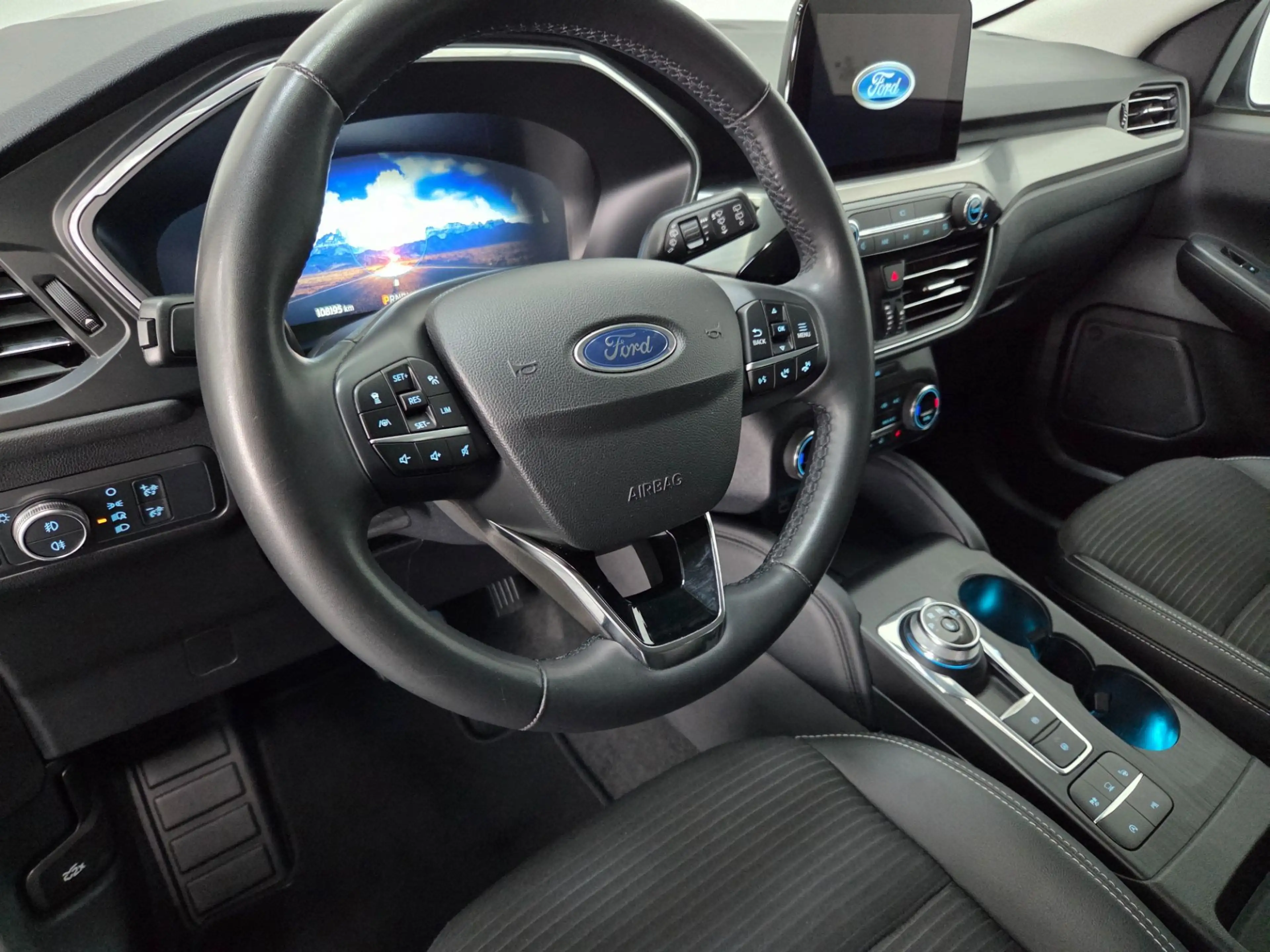 Ford Kuga 1,5 EcoBlue Titanium X Aut. AHK B&O LED Head-Up — photo 12