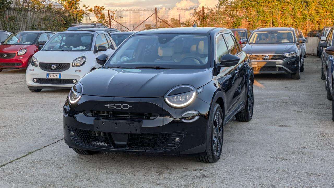 Fiat 600 HYBRID LA PRIMA DCT 6 1.2cc 100cv ASSIST FRENATA