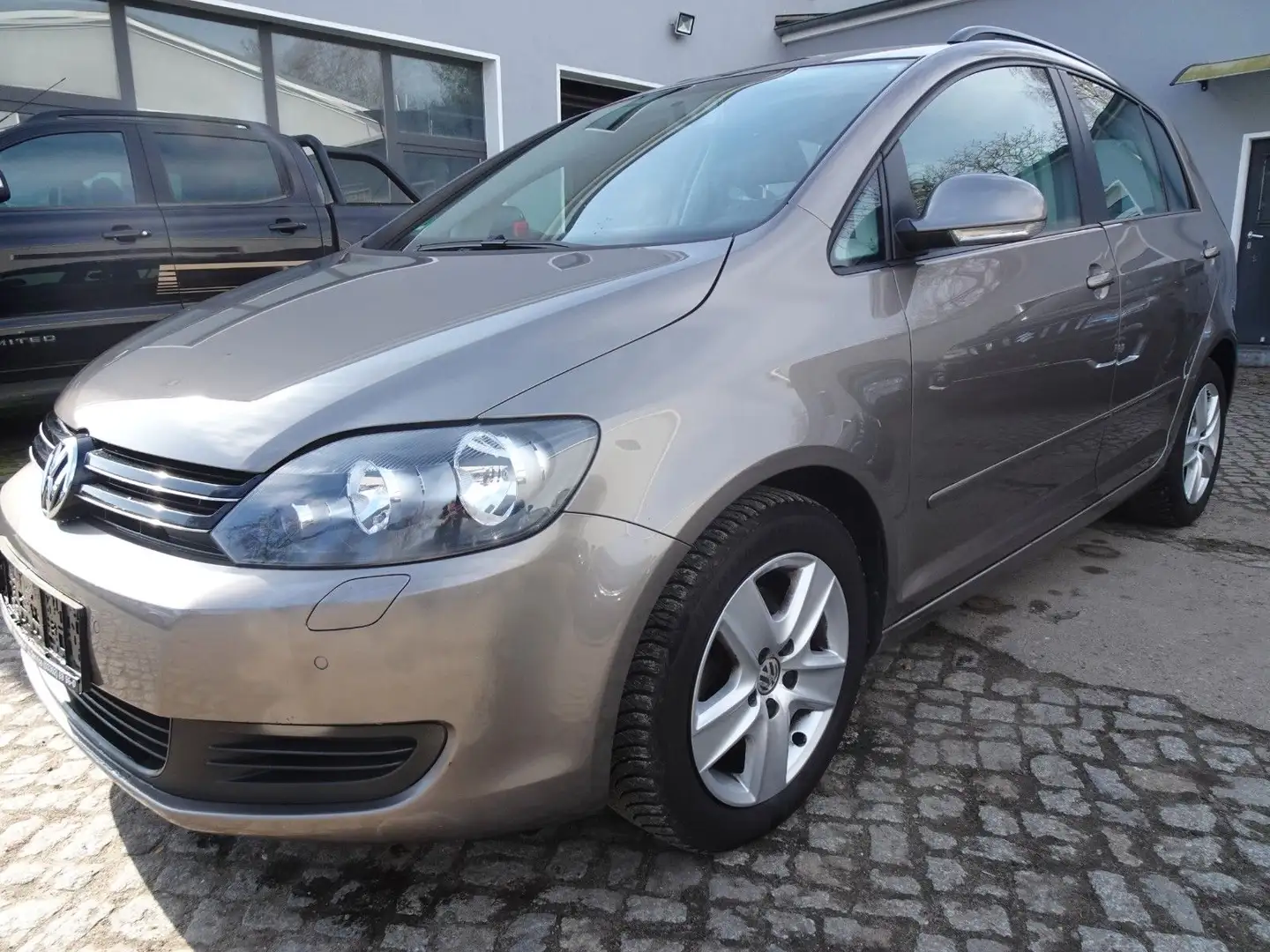 Volkswagen Golf Plus VI Comfortline AUT.KLIMA-SHZ-PDC-1HAND Braun - 1