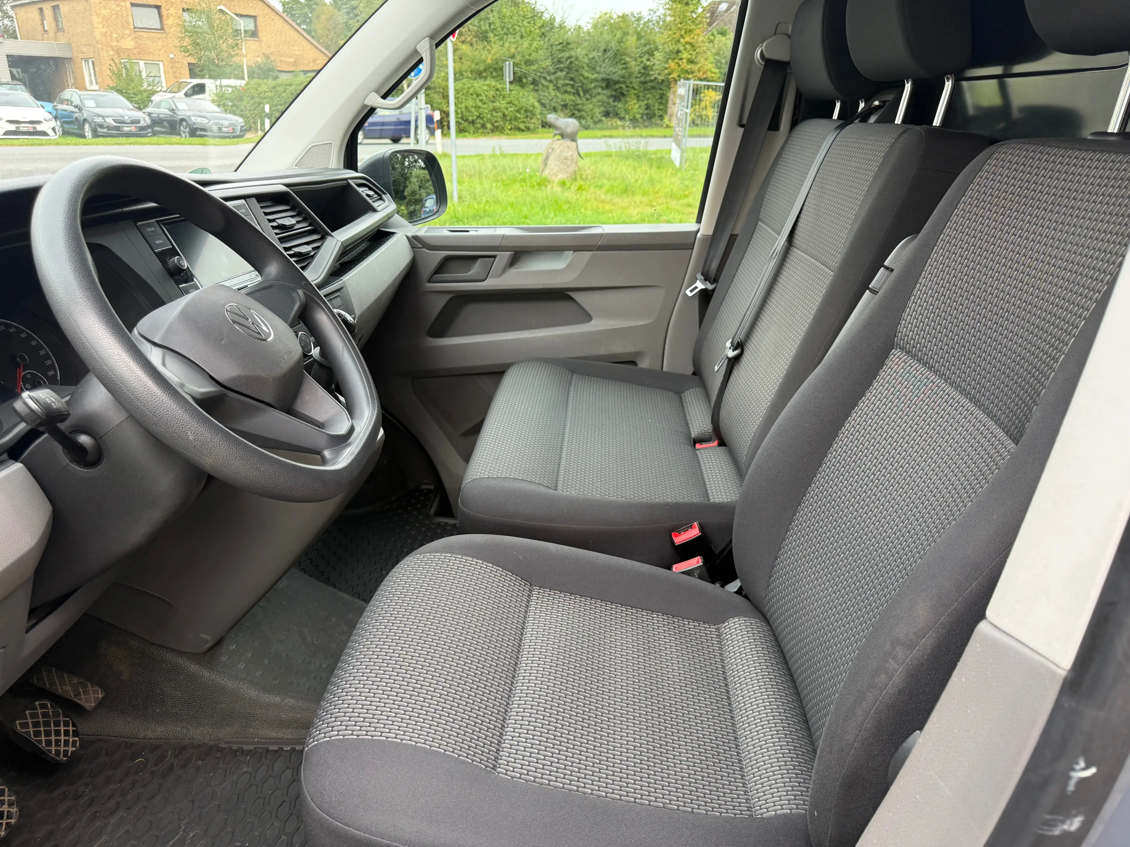 Volkswagen T6.1 Transporter 2.0 TDI Kasten EcoProfi *nur 44 TKM*1.Hand*Kamera*Klima*PDC*AHK* — photo 9