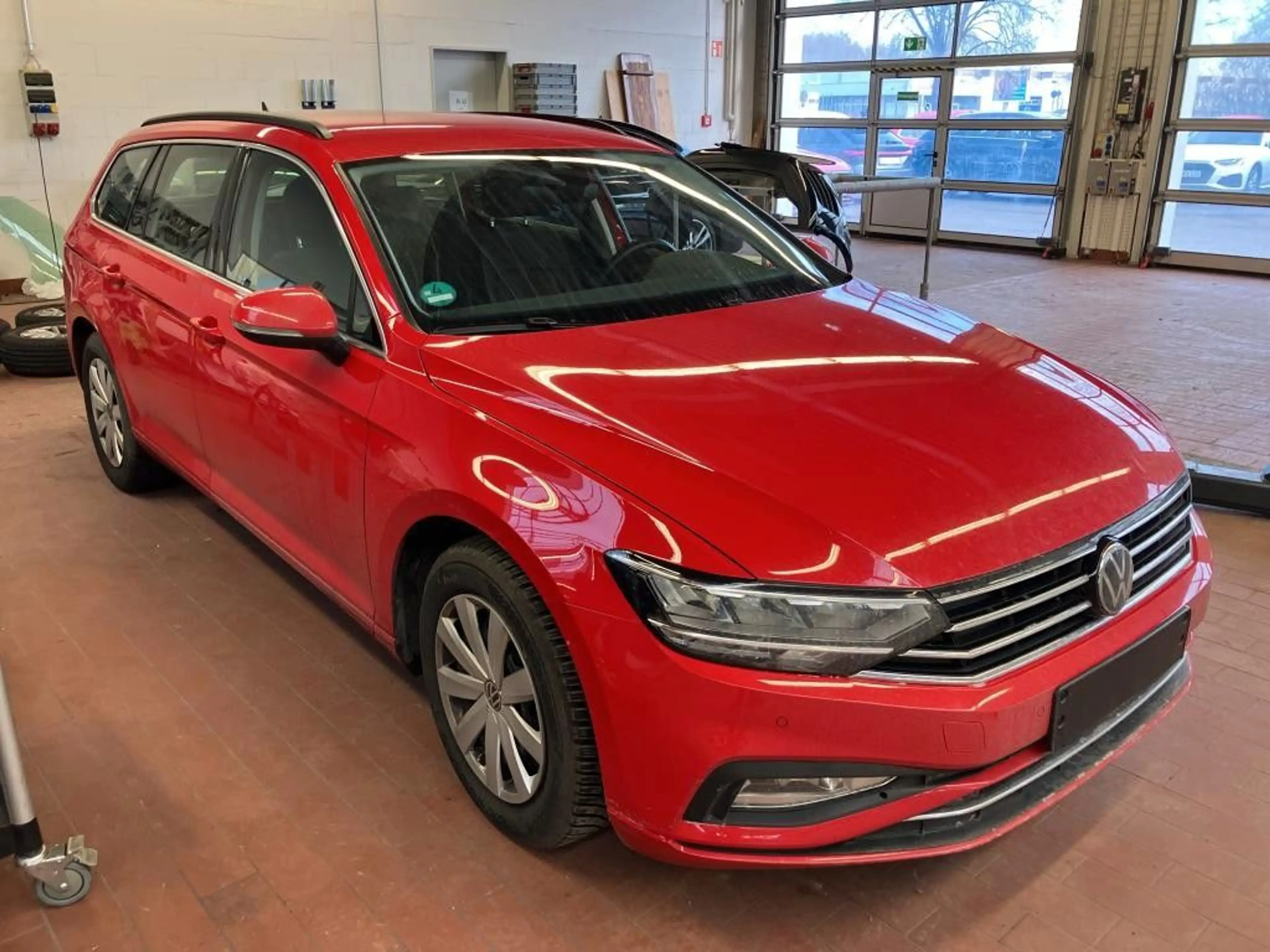 Volkswagen Passat Variant Business 2.0TDI DSG Navi SHZ LED — photo 2