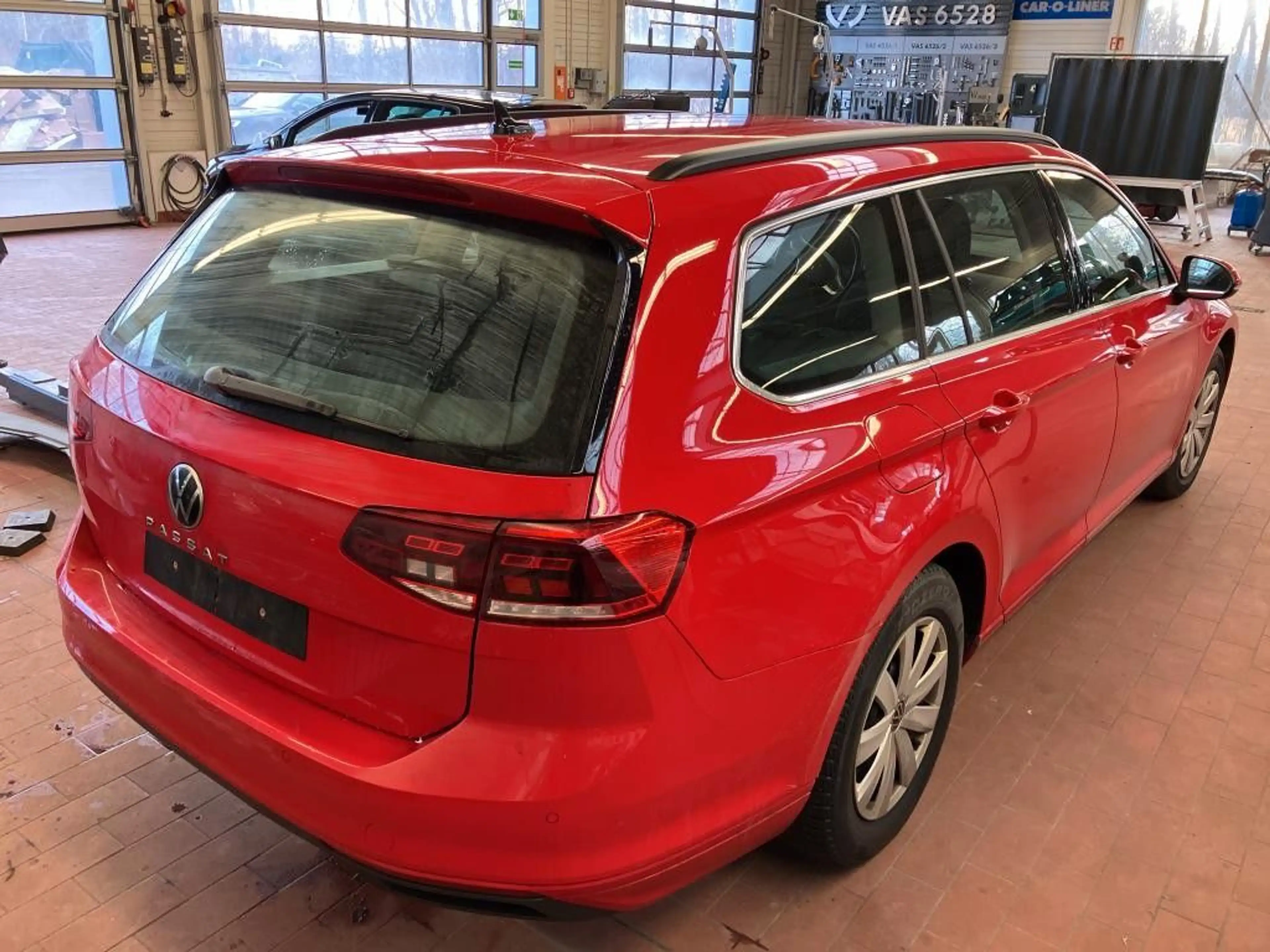 Volkswagen Passat Variant Business 2.0TDI DSG Navi SHZ LED — photo 4