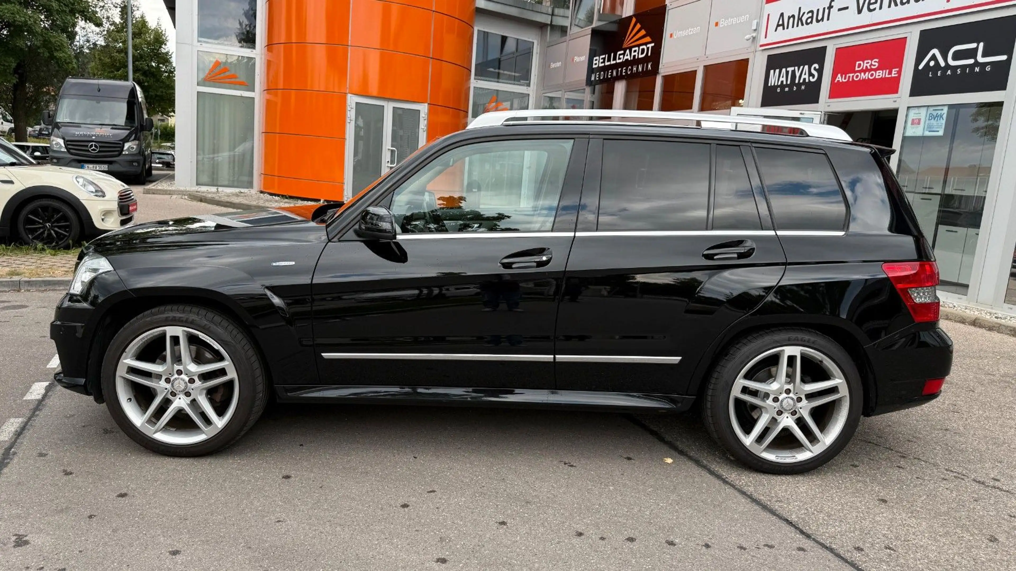 Mercedes-Benz GLK 350 4Matic/Navi/Pano/Kamera/AMG Paket — photo 2